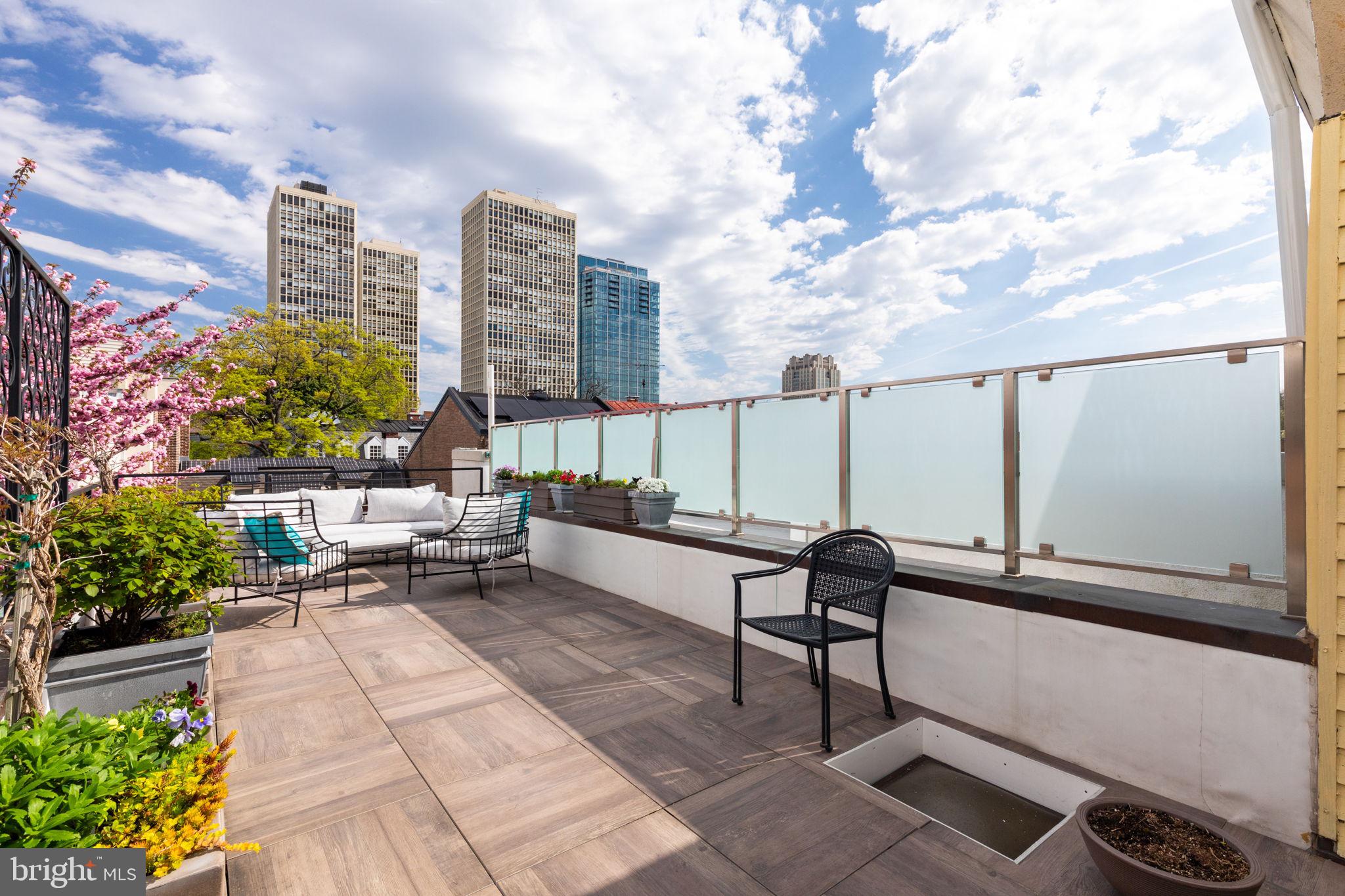 SOCIETY HILL - Residential