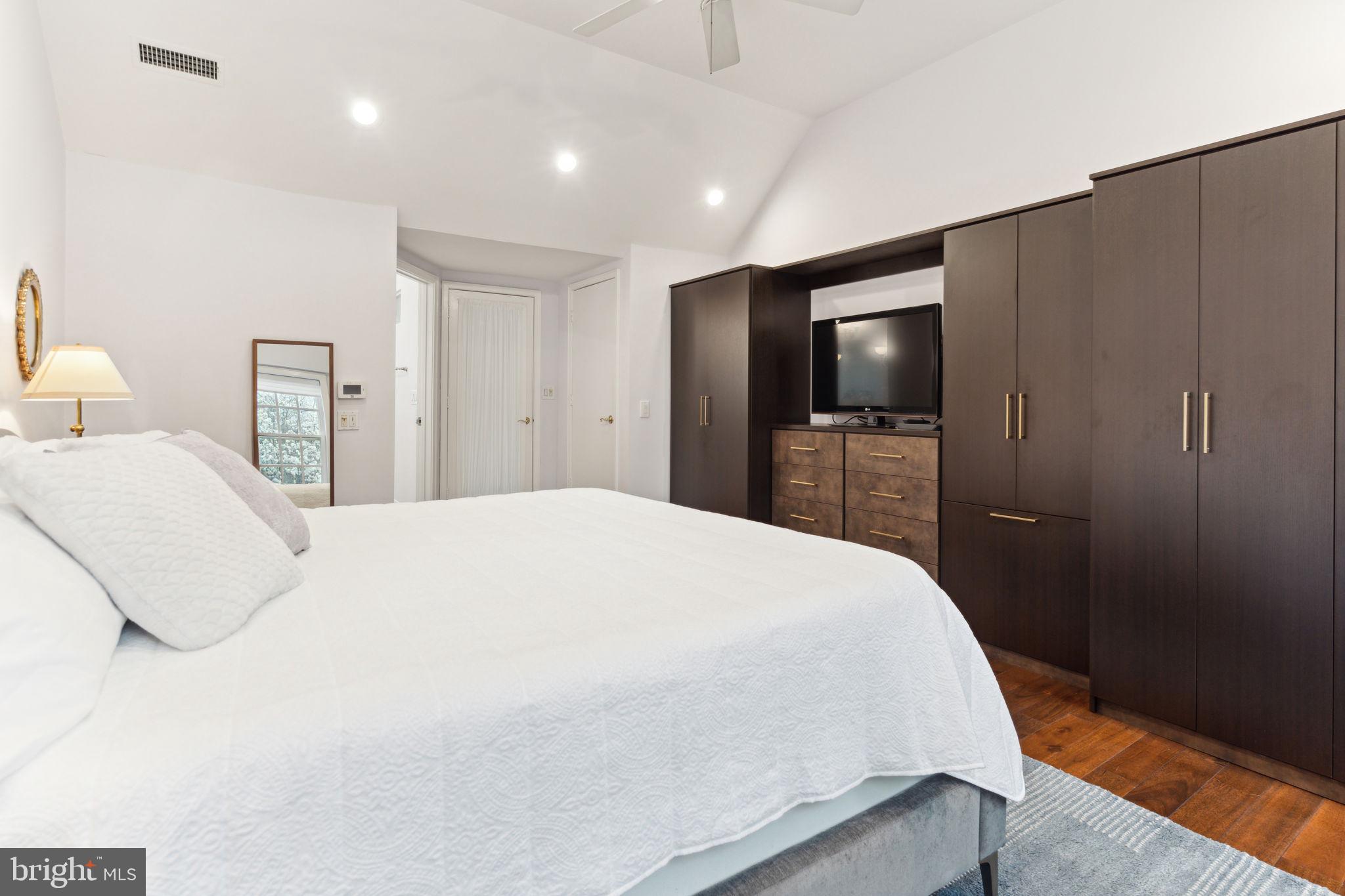 SOCIETY HILL - Residential