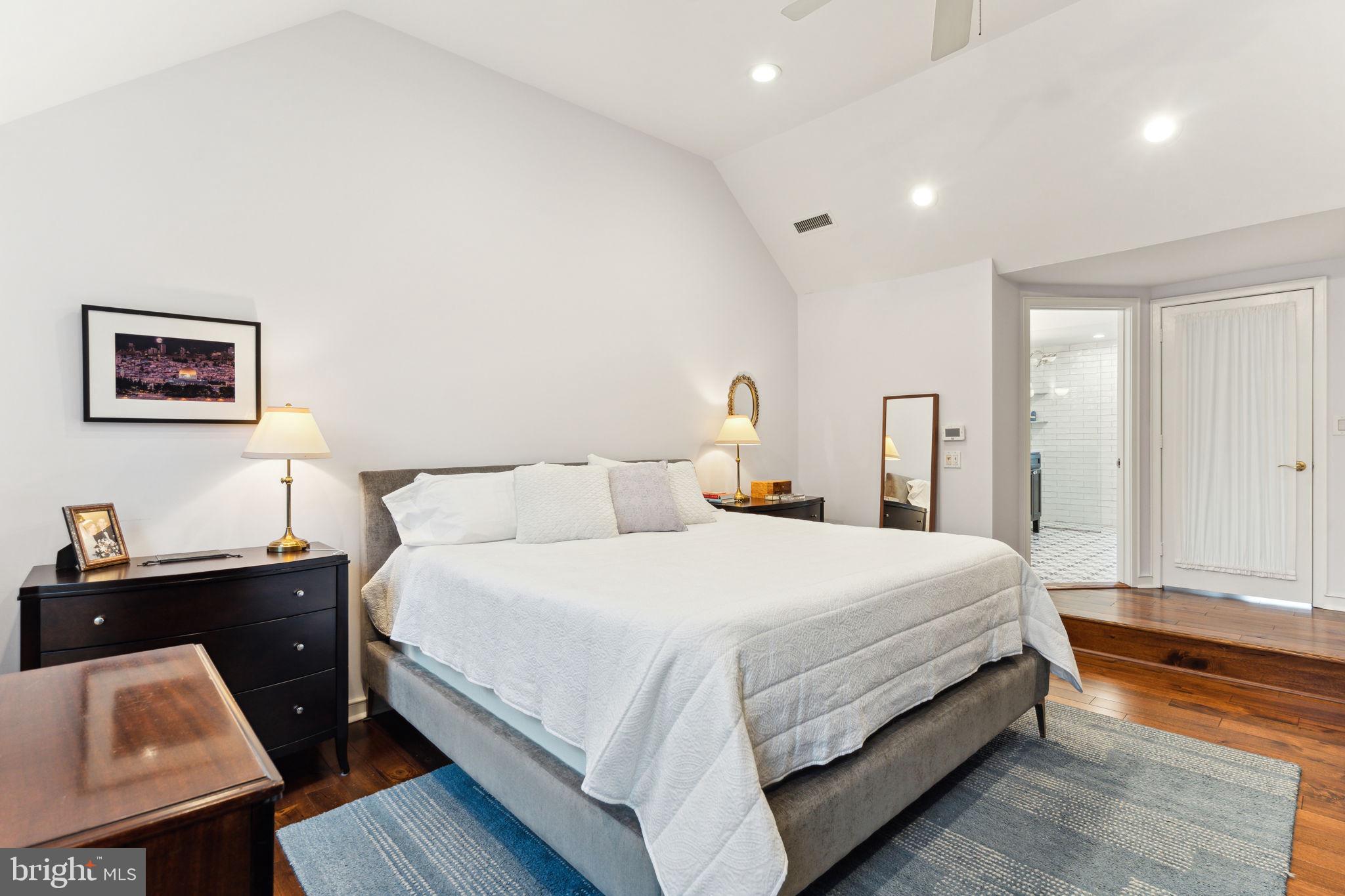 SOCIETY HILL - Residential