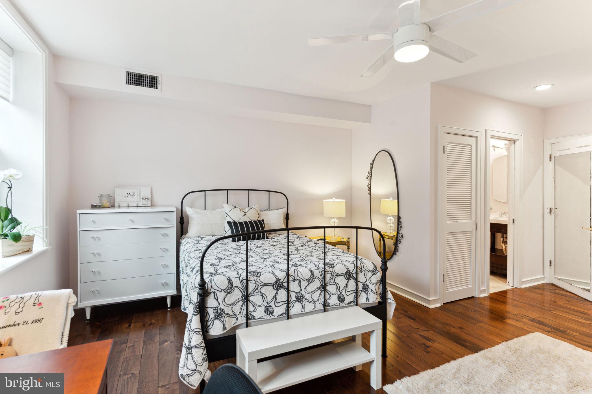 SOCIETY HILL - Residential