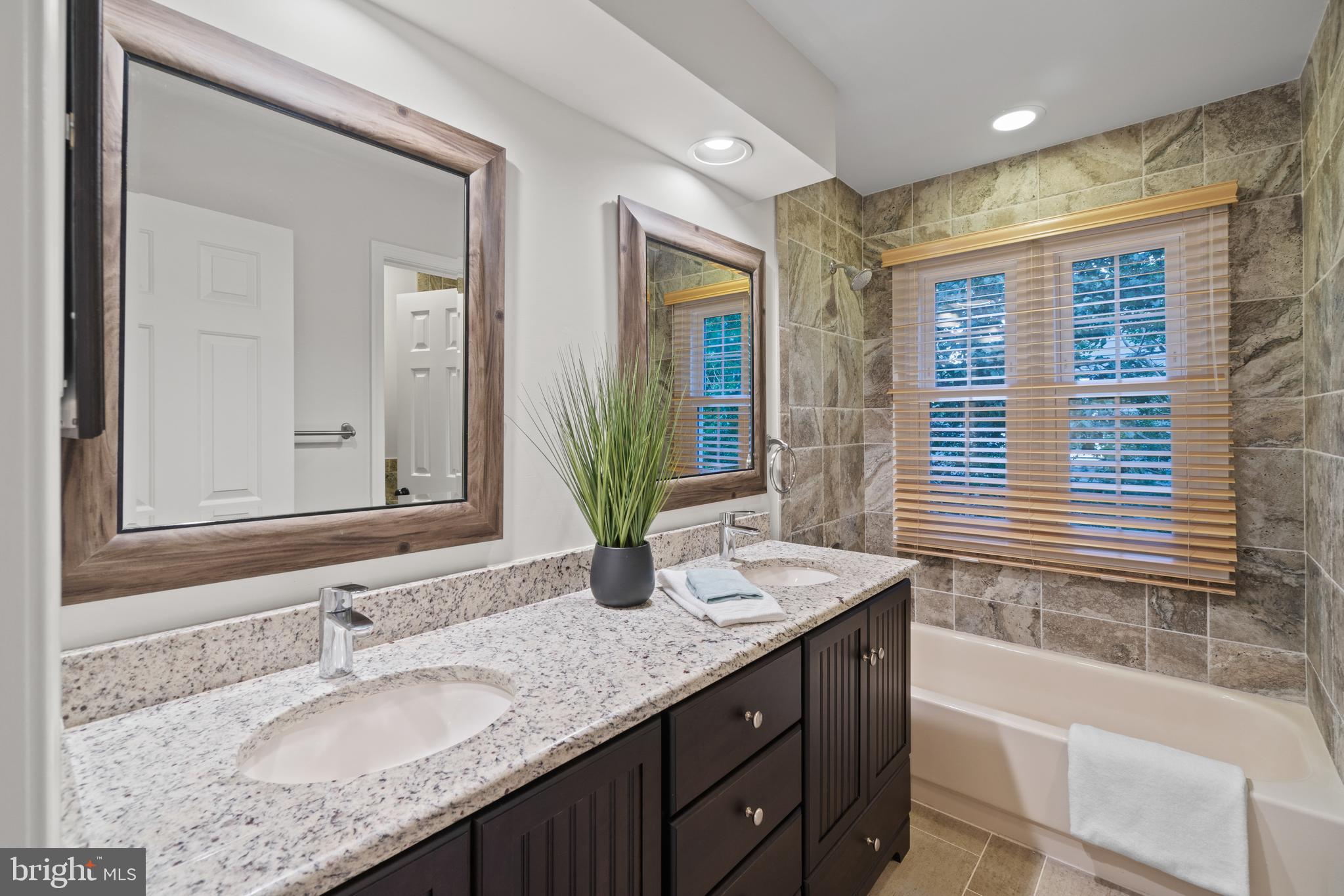 PLEASANT PLAINS - Residential