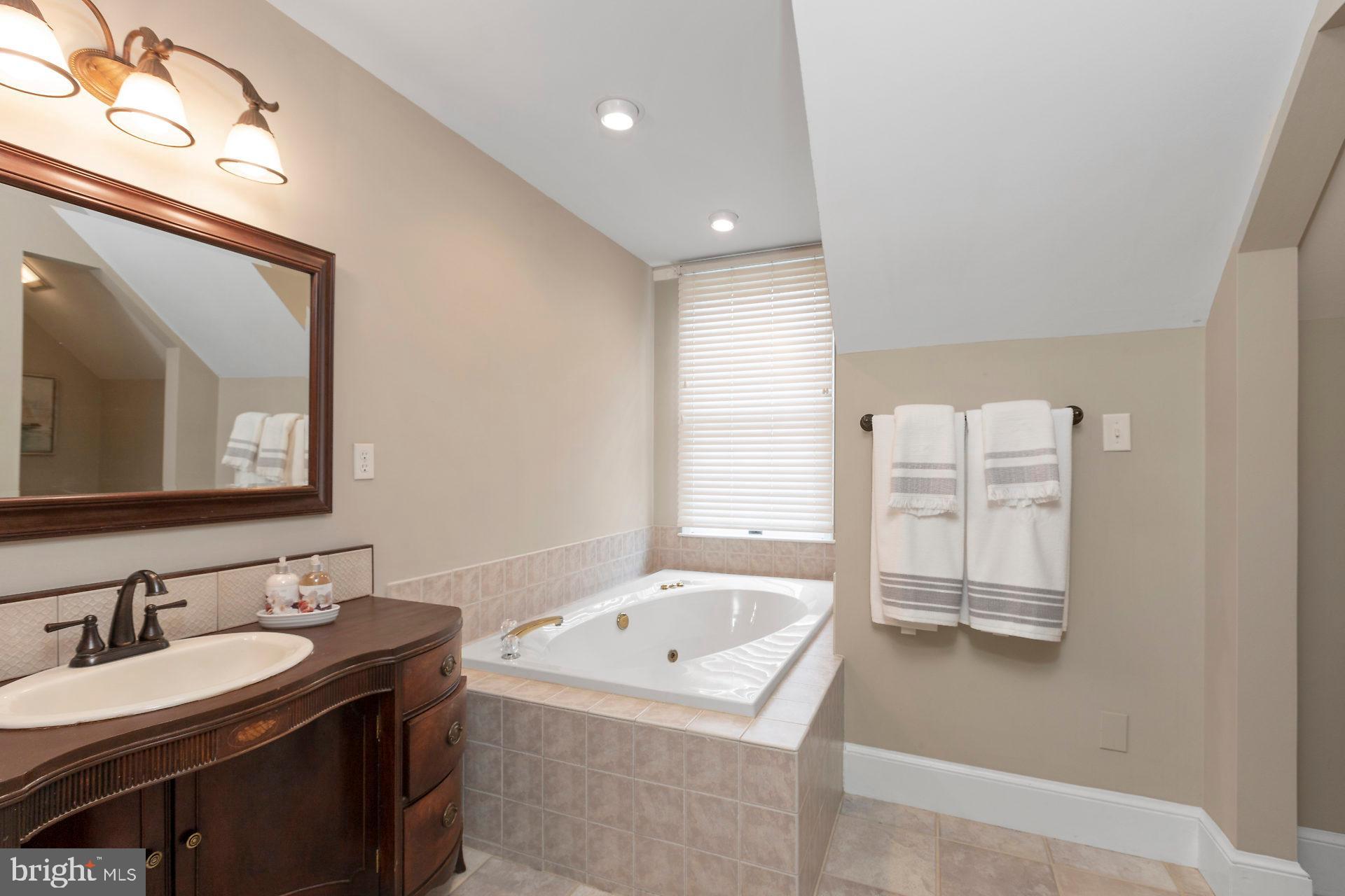 BRETON BAY ESTATES - Residential