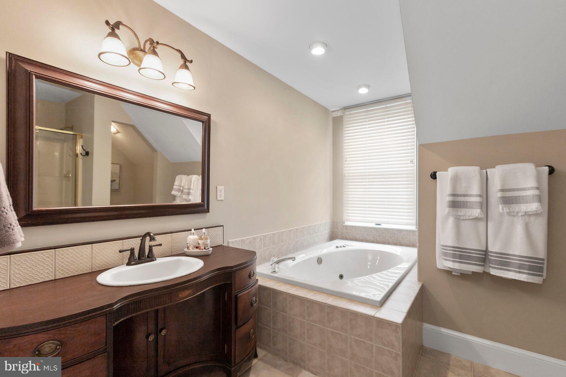 BRETON BAY ESTATES - Residential