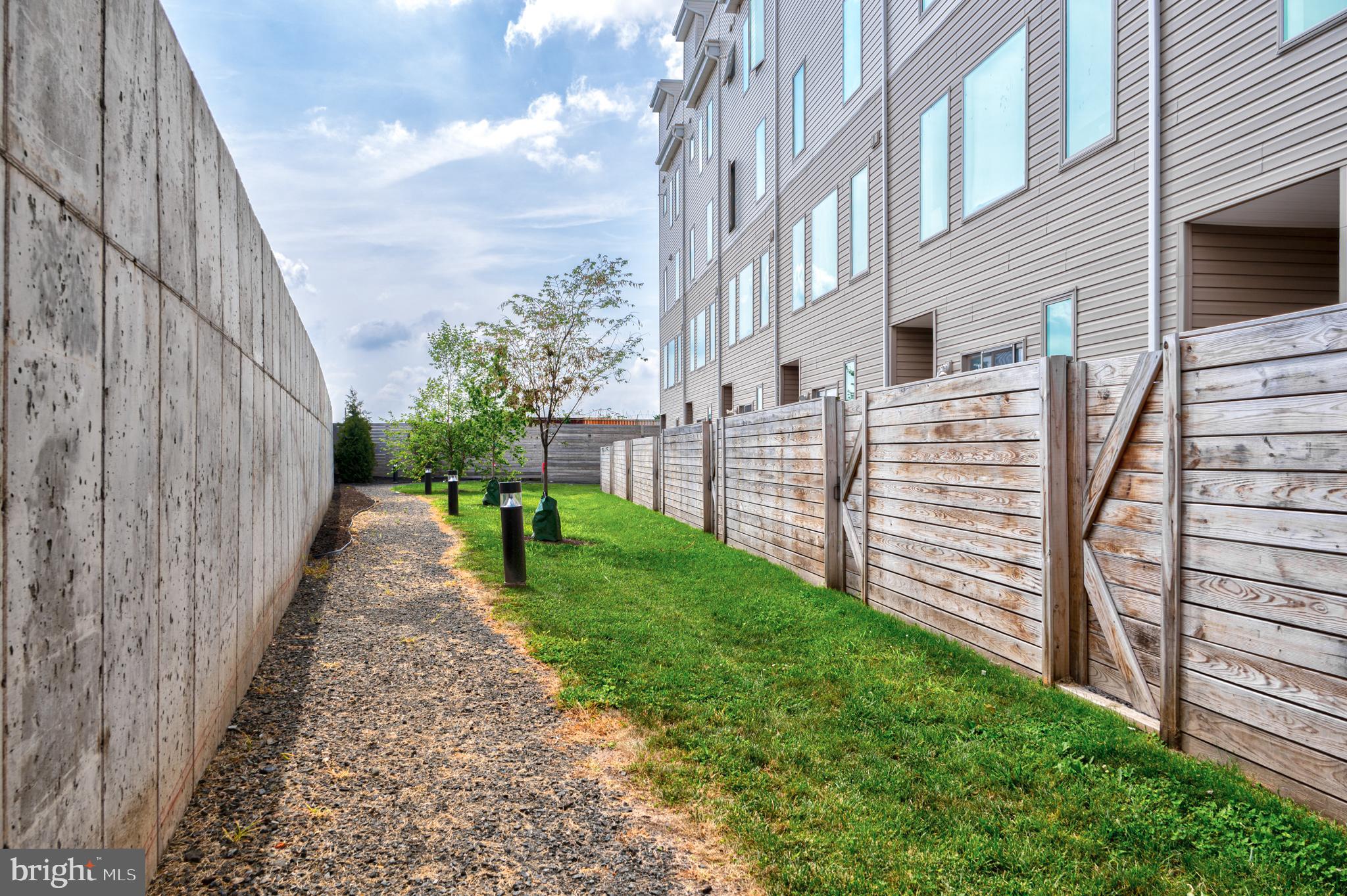 EAST KENSINGTON - Residential Lease