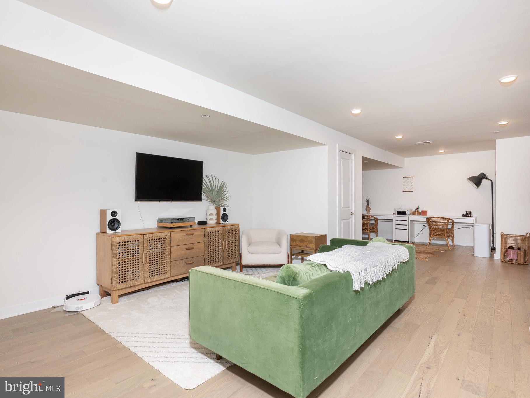 EAST KENSINGTON - Residential Lease