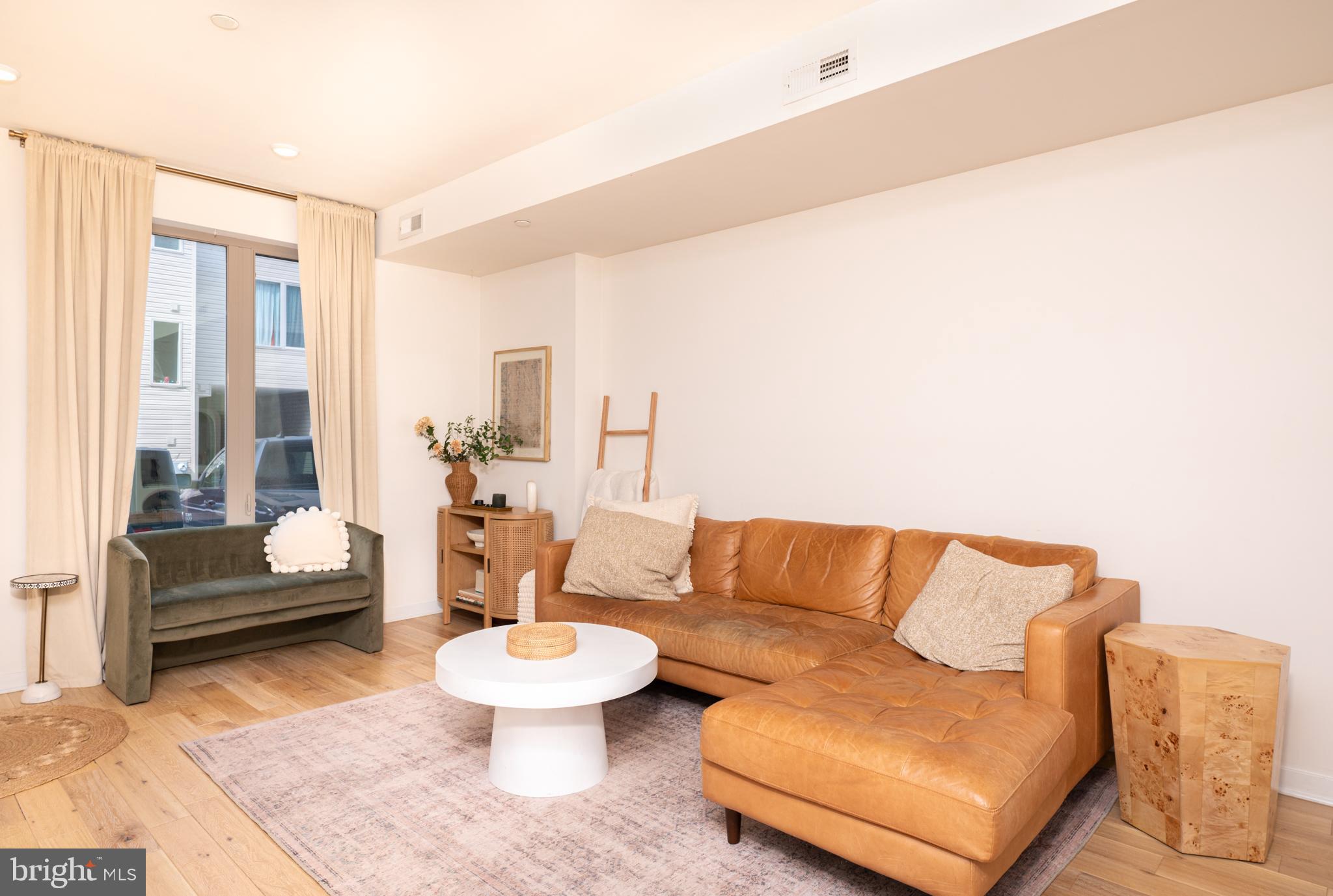 EAST KENSINGTON - Residential Lease
