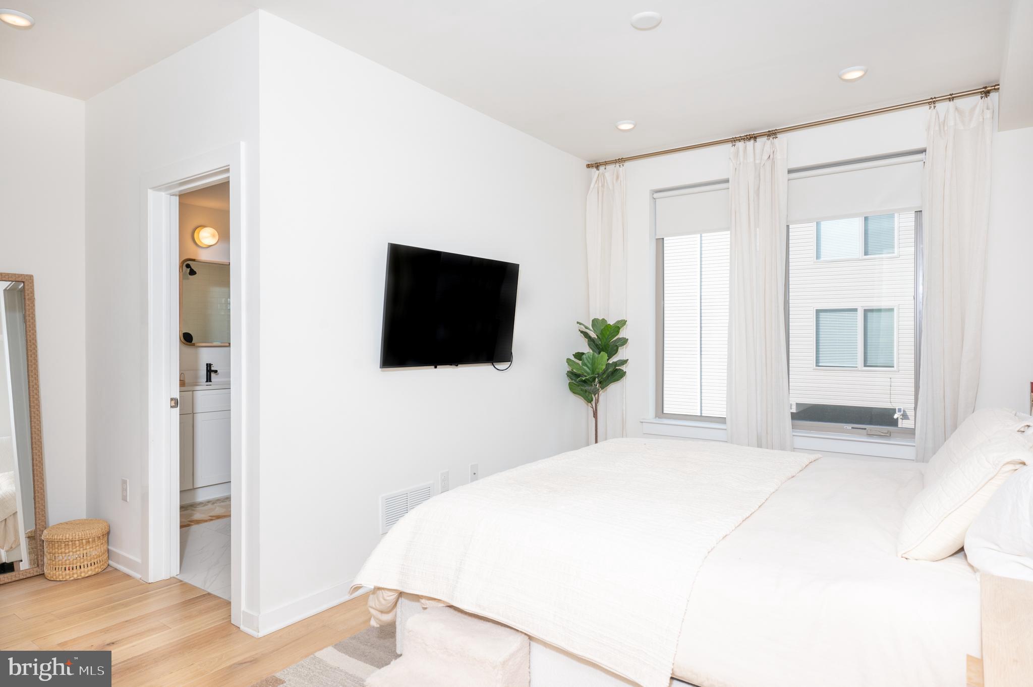 EAST KENSINGTON - Residential Lease