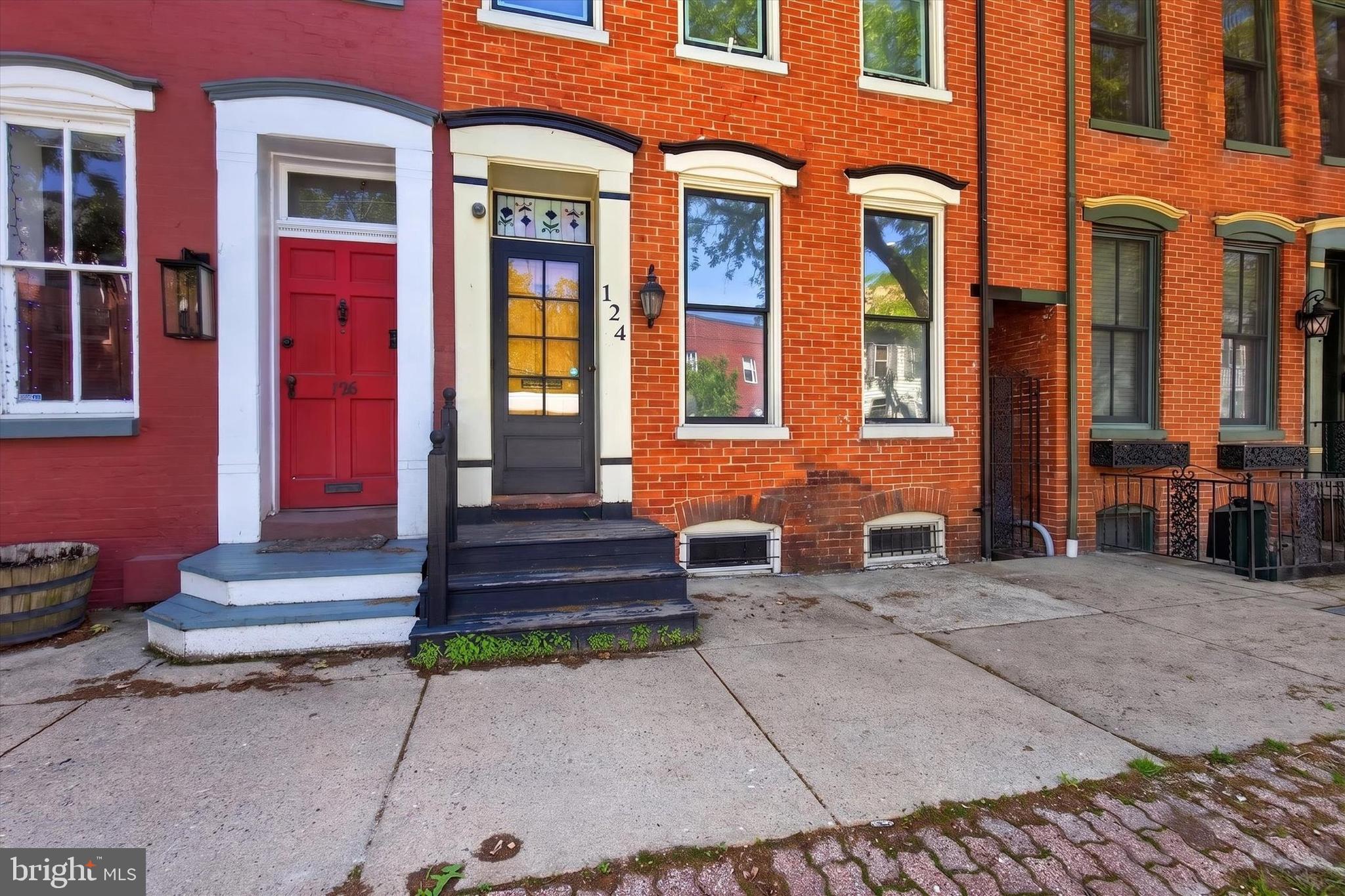 124 S NEWBERRY STREET