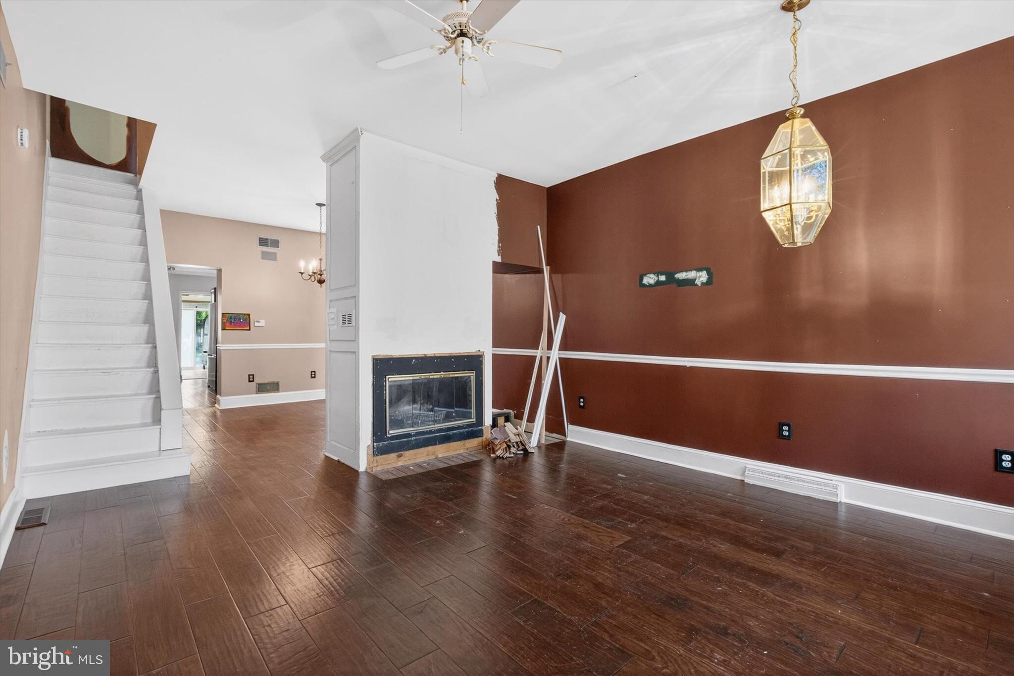 124 S NEWBERRY STREET