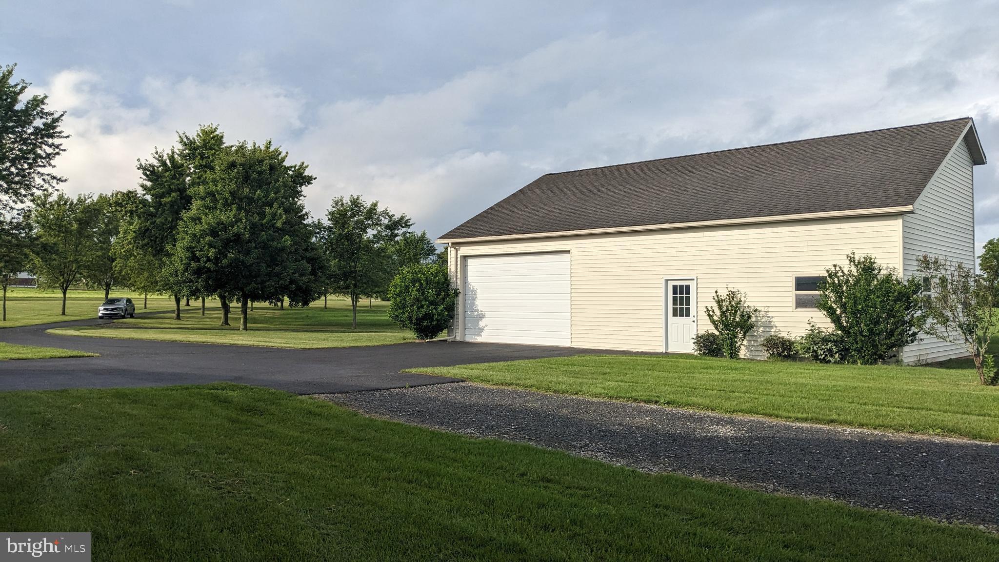 NEFF COUNTRY ESTATES - Residential