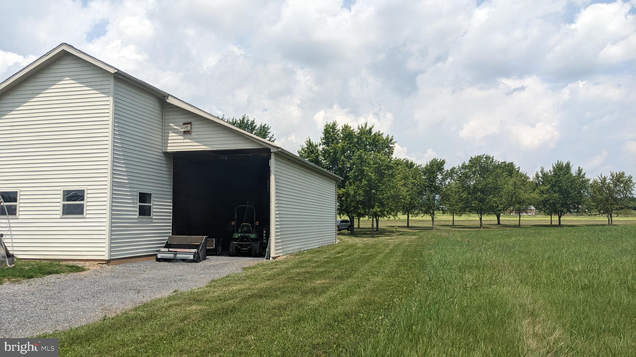 NEFF COUNTRY ESTATES - Residential