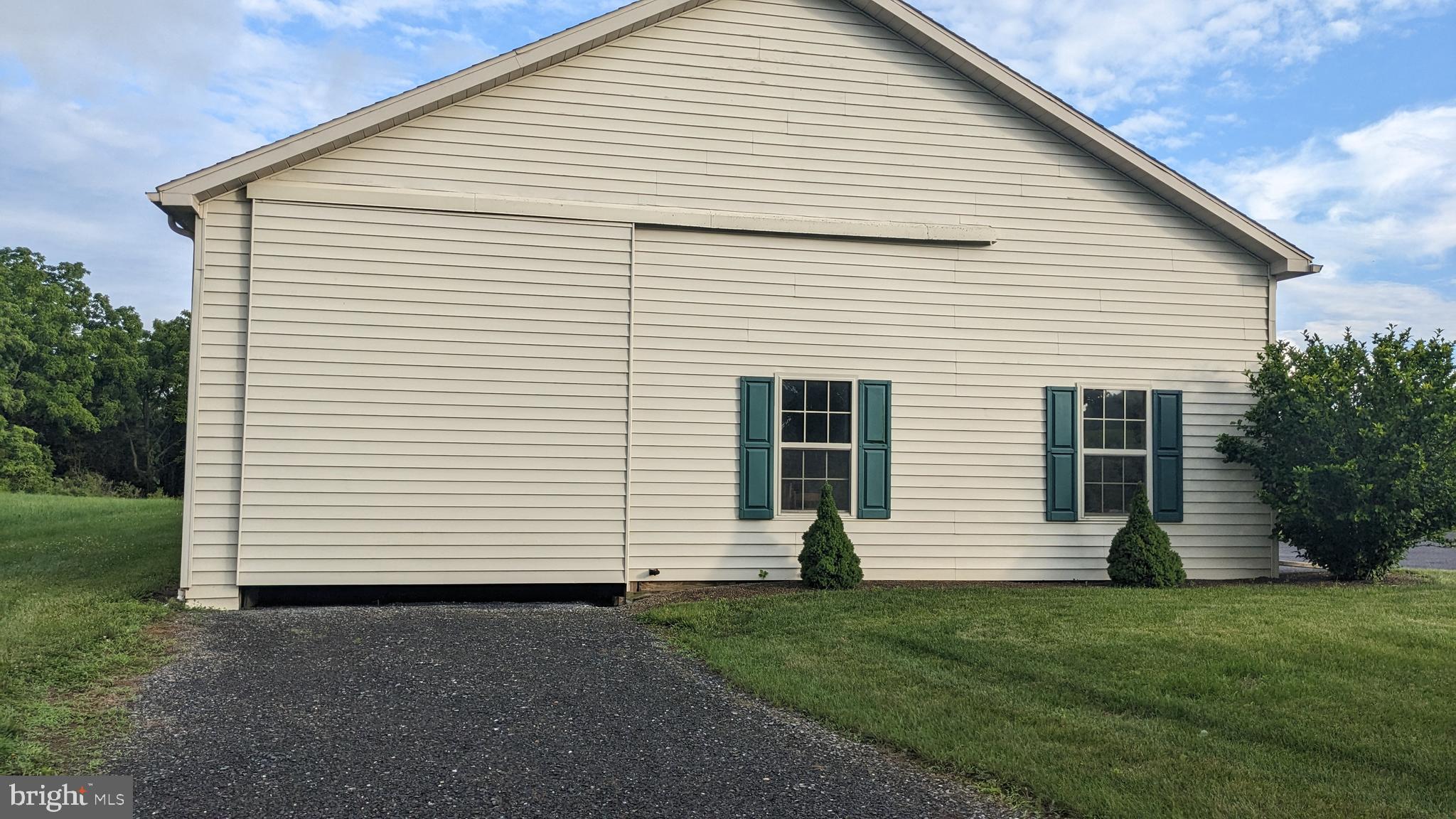 NEFF COUNTRY ESTATES - Residential