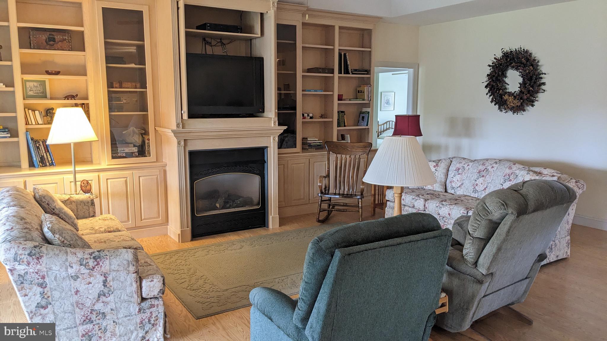 NEFF COUNTRY ESTATES - Residential