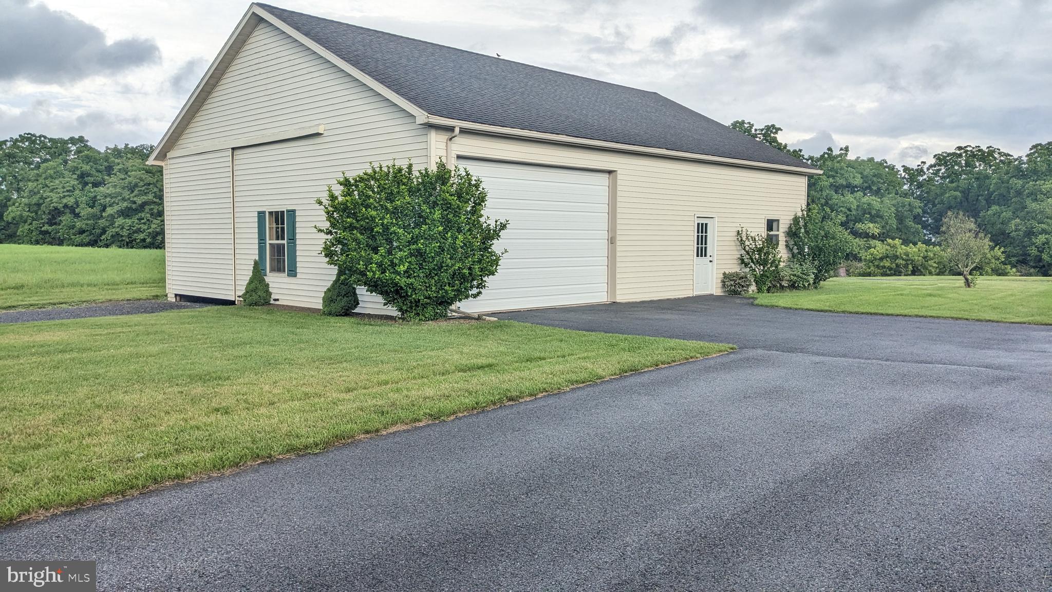 NEFF COUNTRY ESTATES - Residential