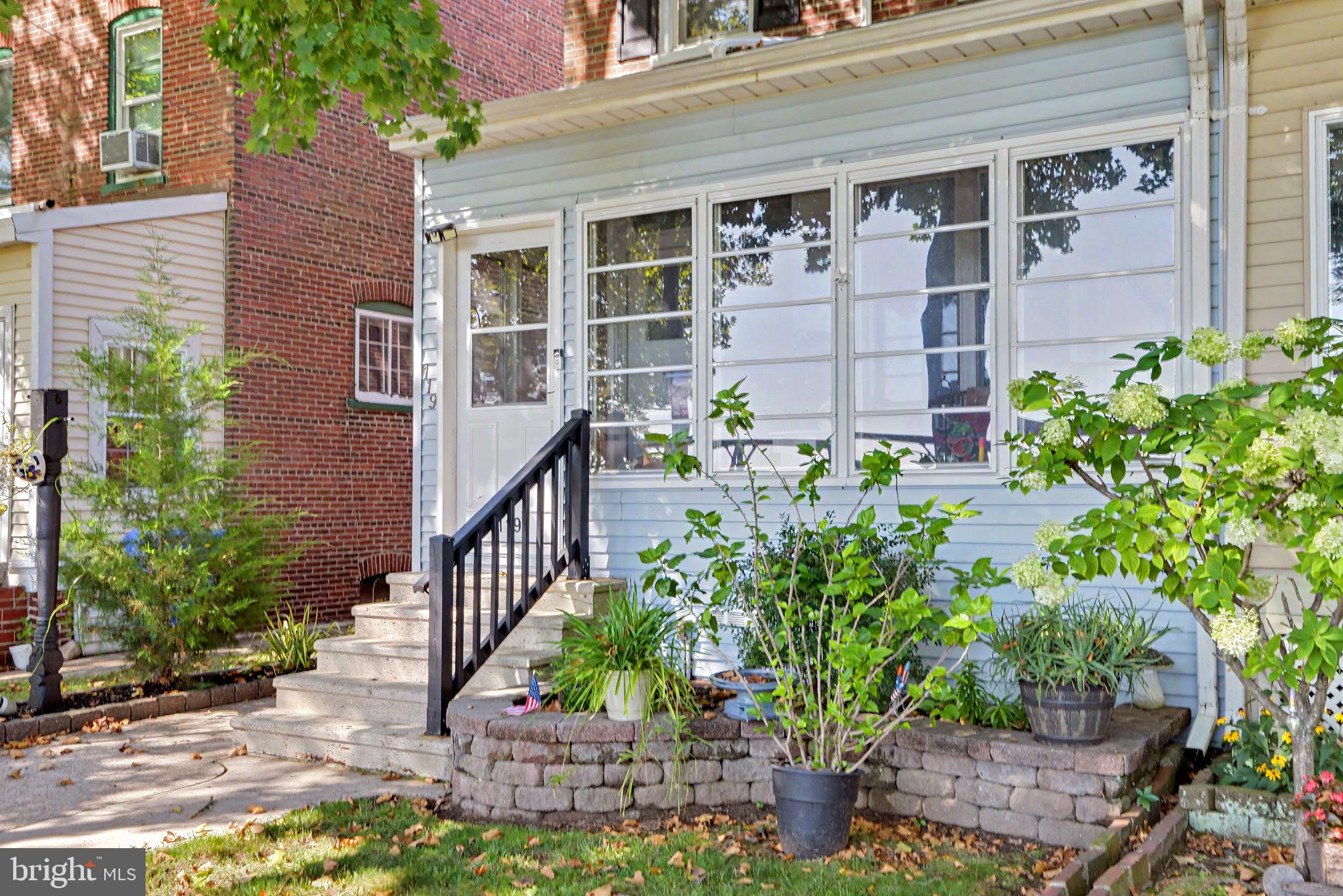 119 2ND AVE