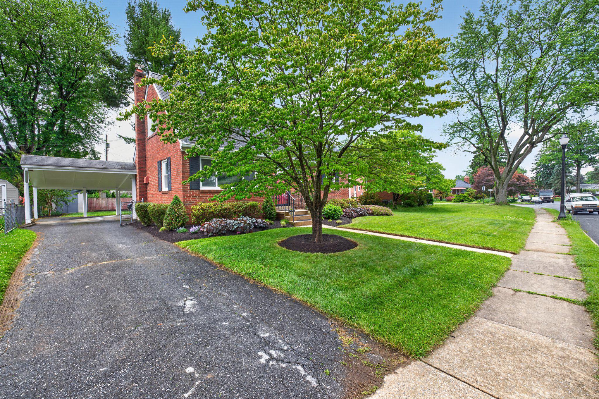 COLLEGE ESTATES - Residential