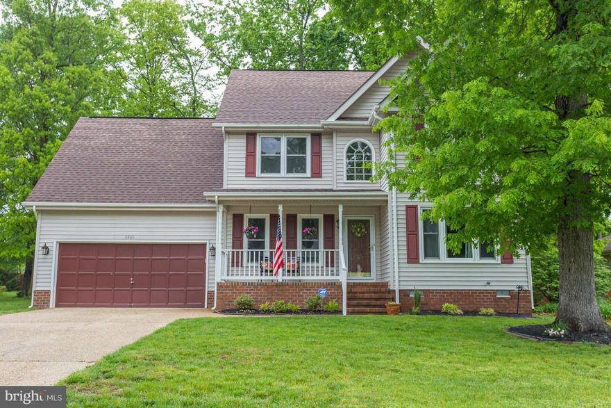 Well Maintained Colonial In Excellent Location Mins to 95!  Large Foyer & Eat In Kitchen w/Granite Counters, S/S Appl, Tile Bcksplsh, Brkfst Bar & Nook w/Bay Window! Cozy Fam Rm w/Wood Burning Frplce, Formal LR & DR, Spacious Bedrms, & Upgraded Lighting Thruout! Mstr Bdrm Suite w/Tray Ceilings, W/I Closet & Full Bath w/Garden Tub. Rear Deck Ovrlks Private & Landscaped Backyard w/Fencing & Patio!