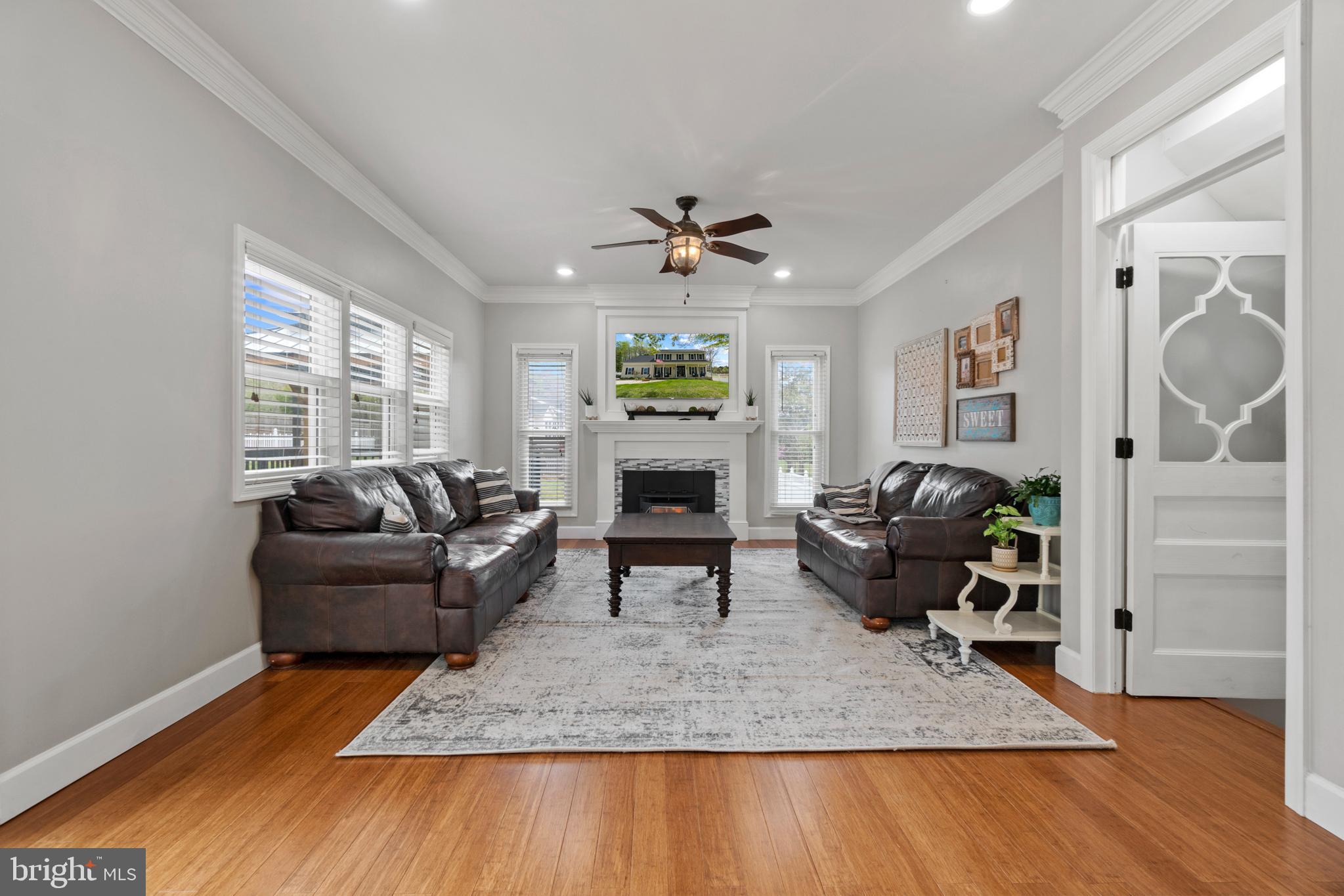 CROWN MANOR - Residential