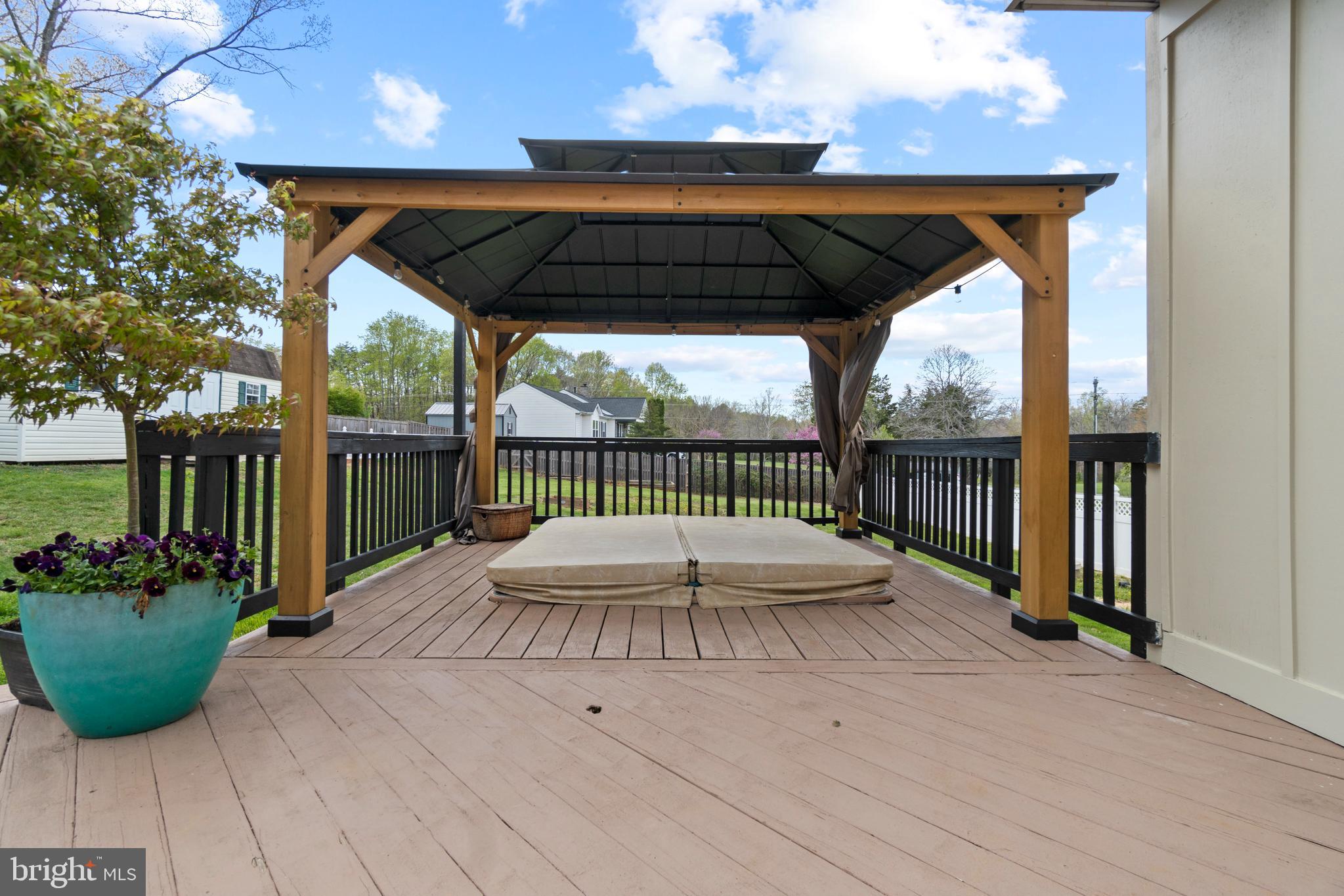 CROWN MANOR - Residential