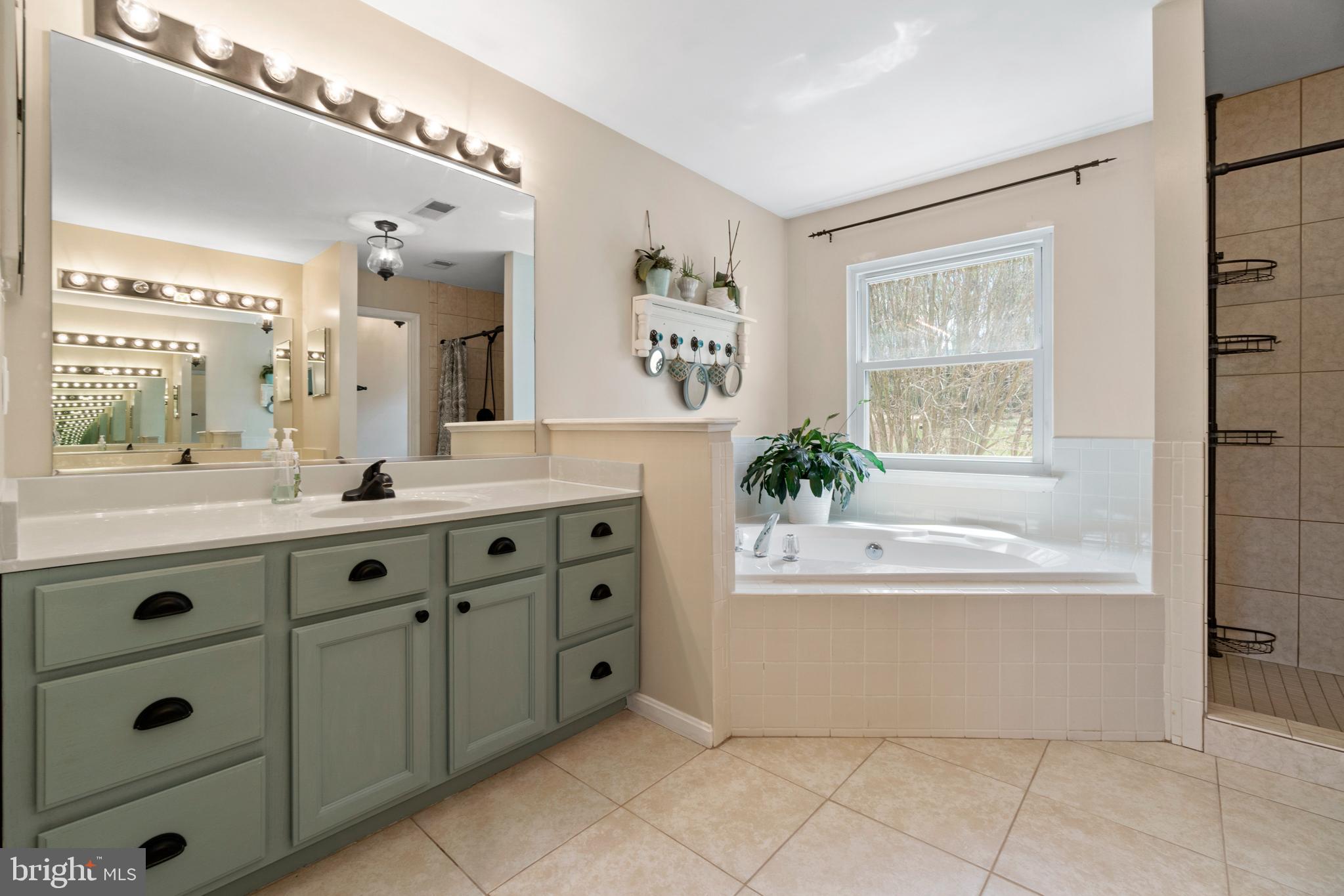 CROWN MANOR - Residential