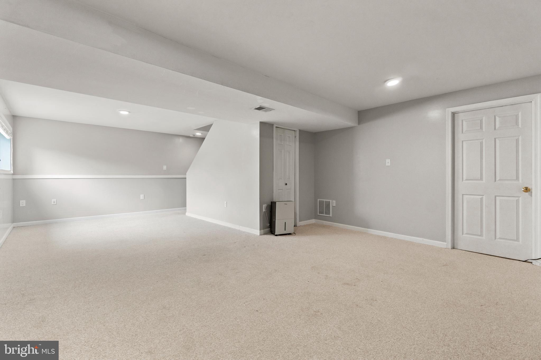 CROWN MANOR - Residential