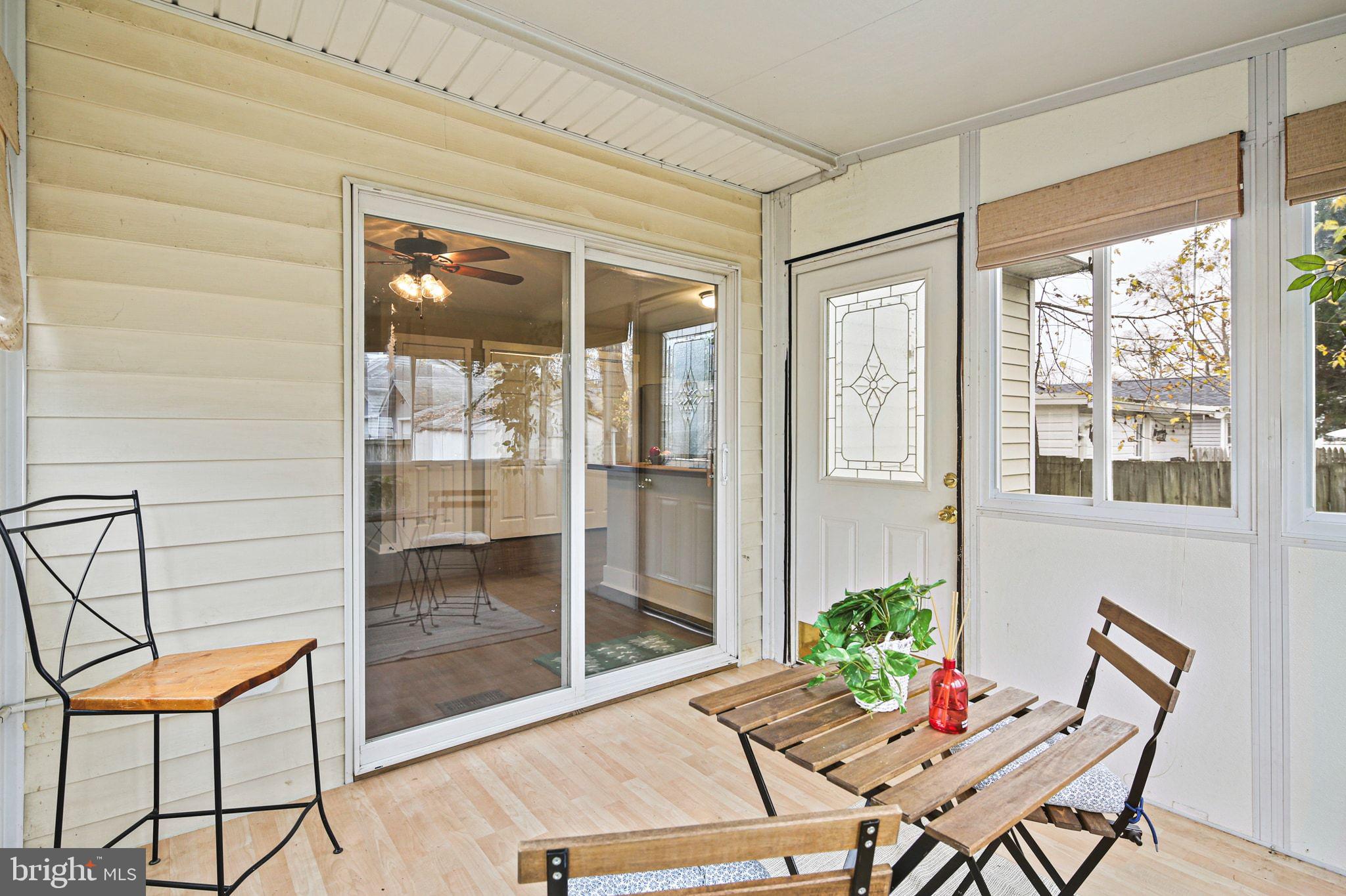 WOODLAND BEACH - Residential