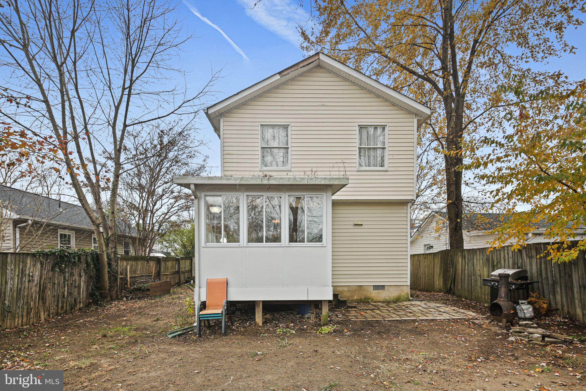 WOODLAND BEACH - Residential