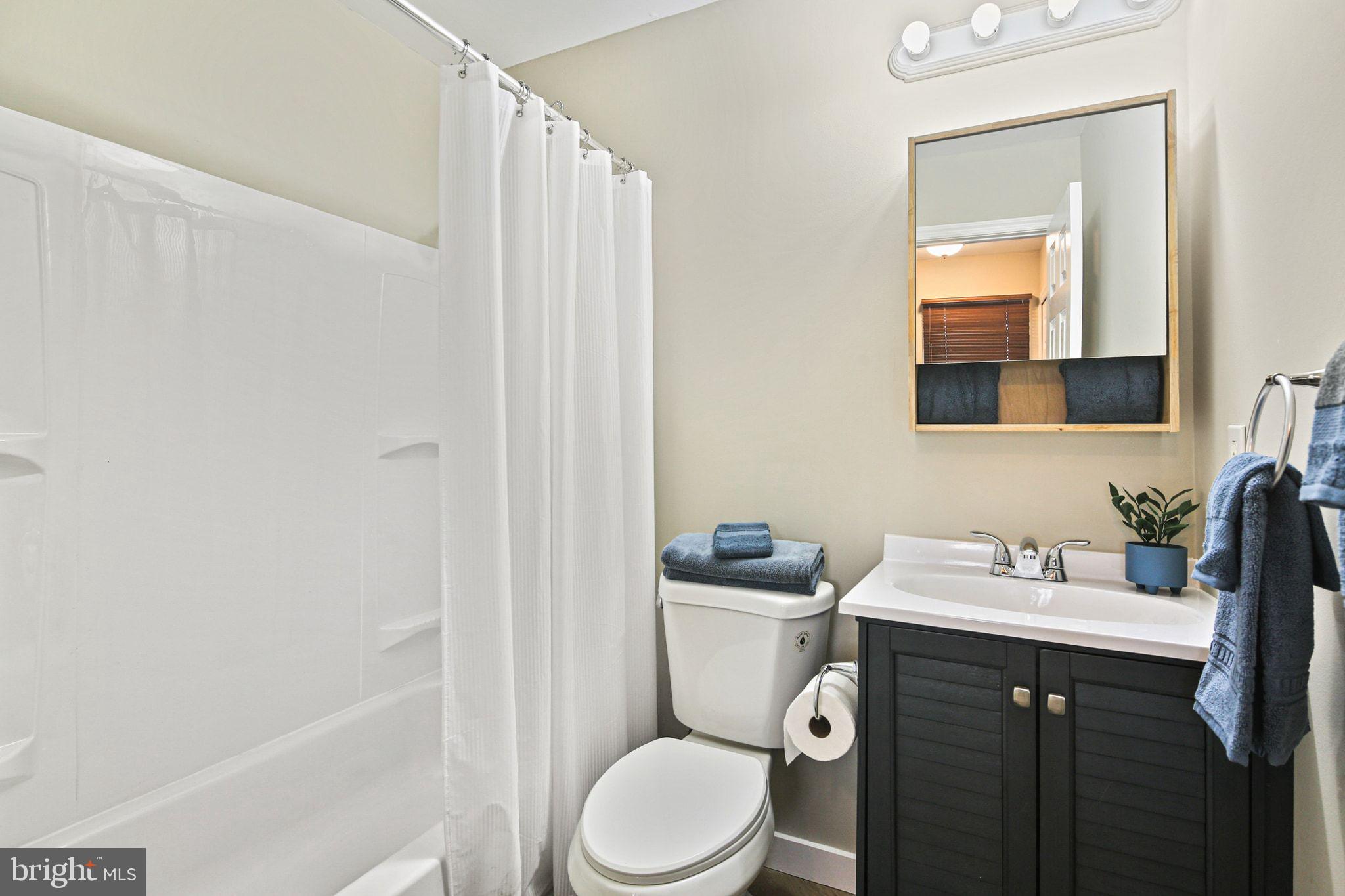 WOODLAND BEACH - Residential