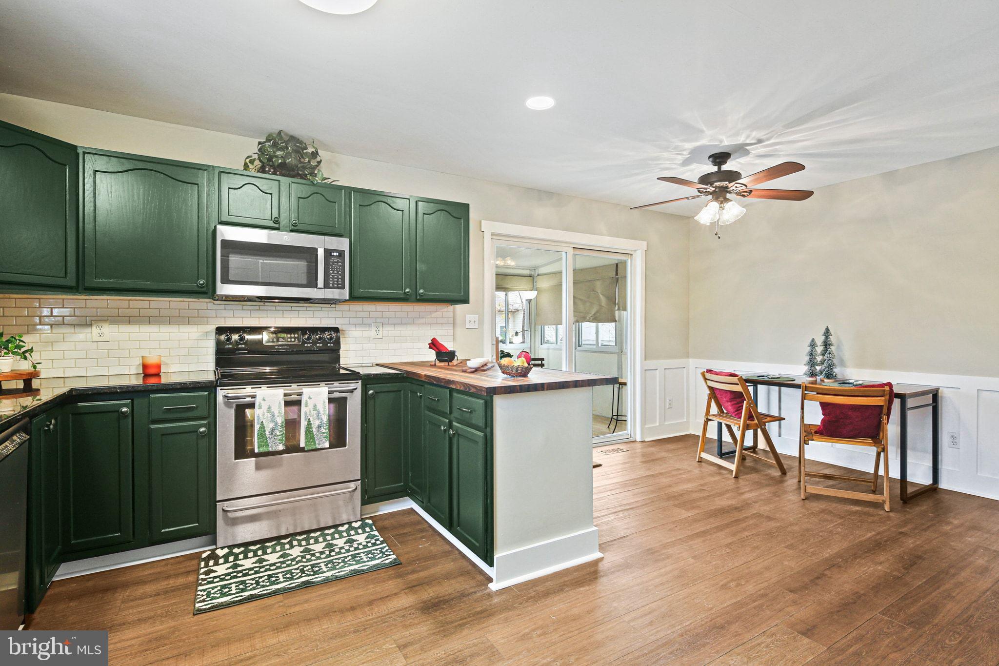 WOODLAND BEACH - Residential