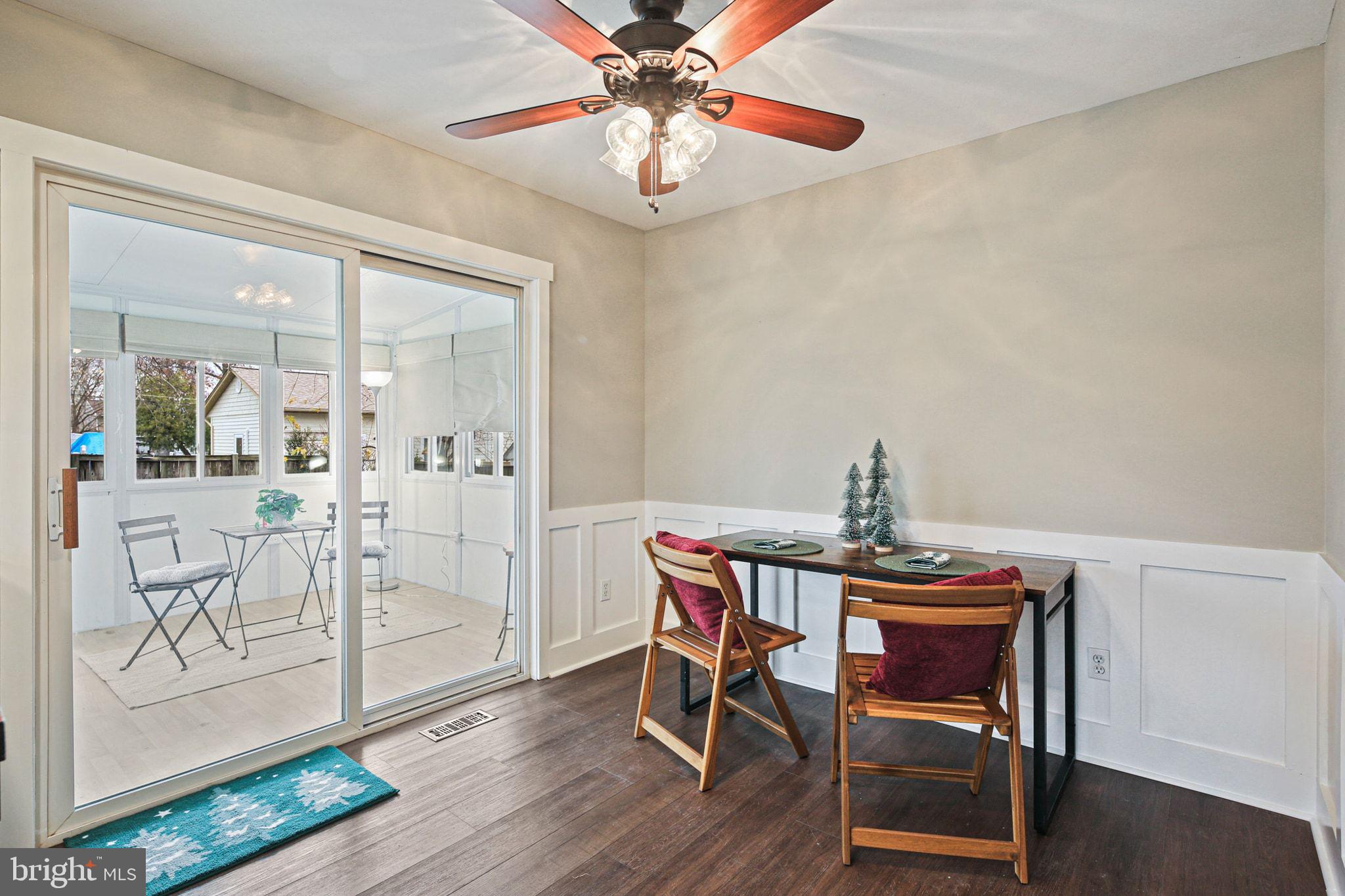 WOODLAND BEACH - Residential