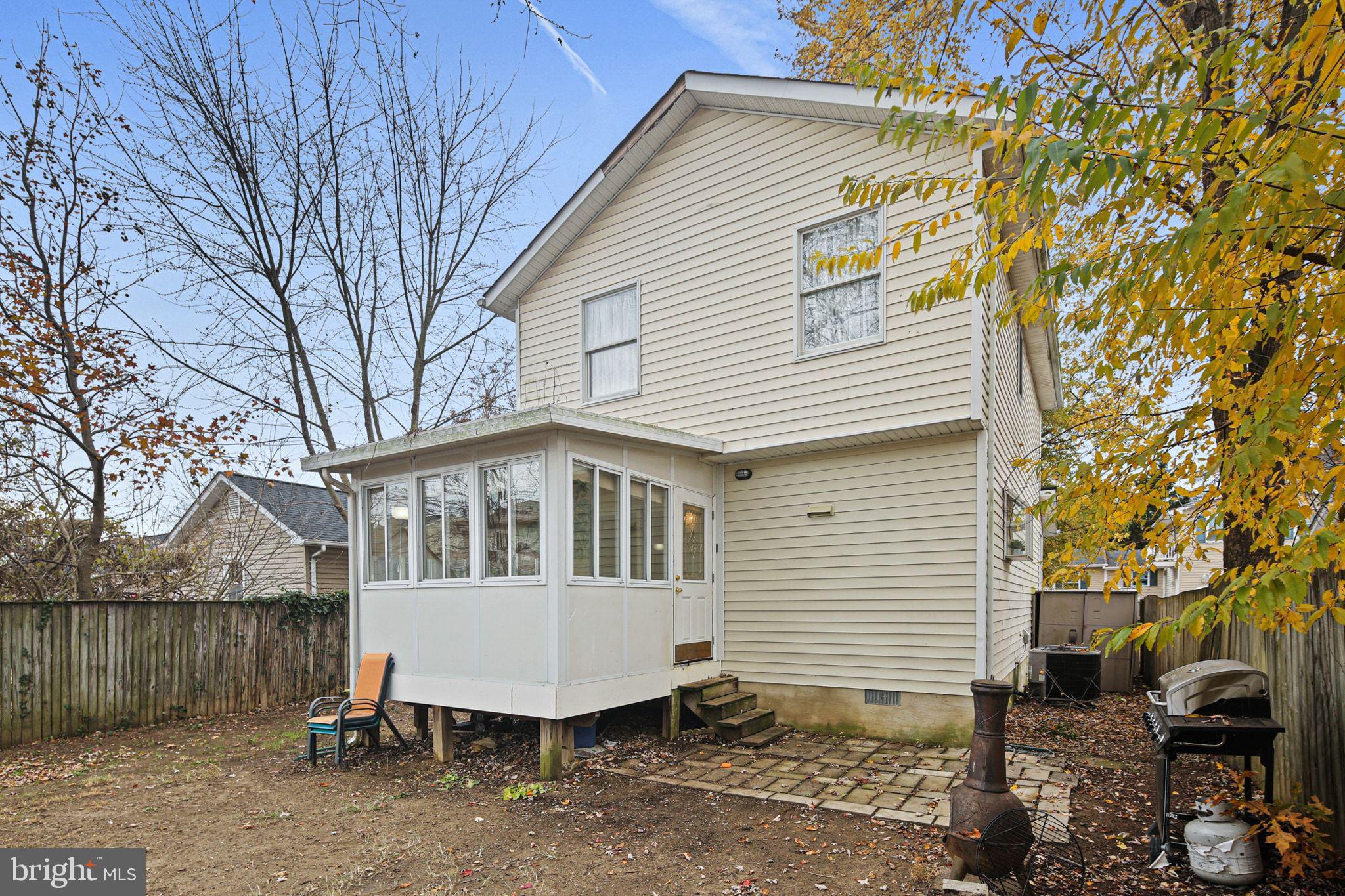 WOODLAND BEACH - Residential