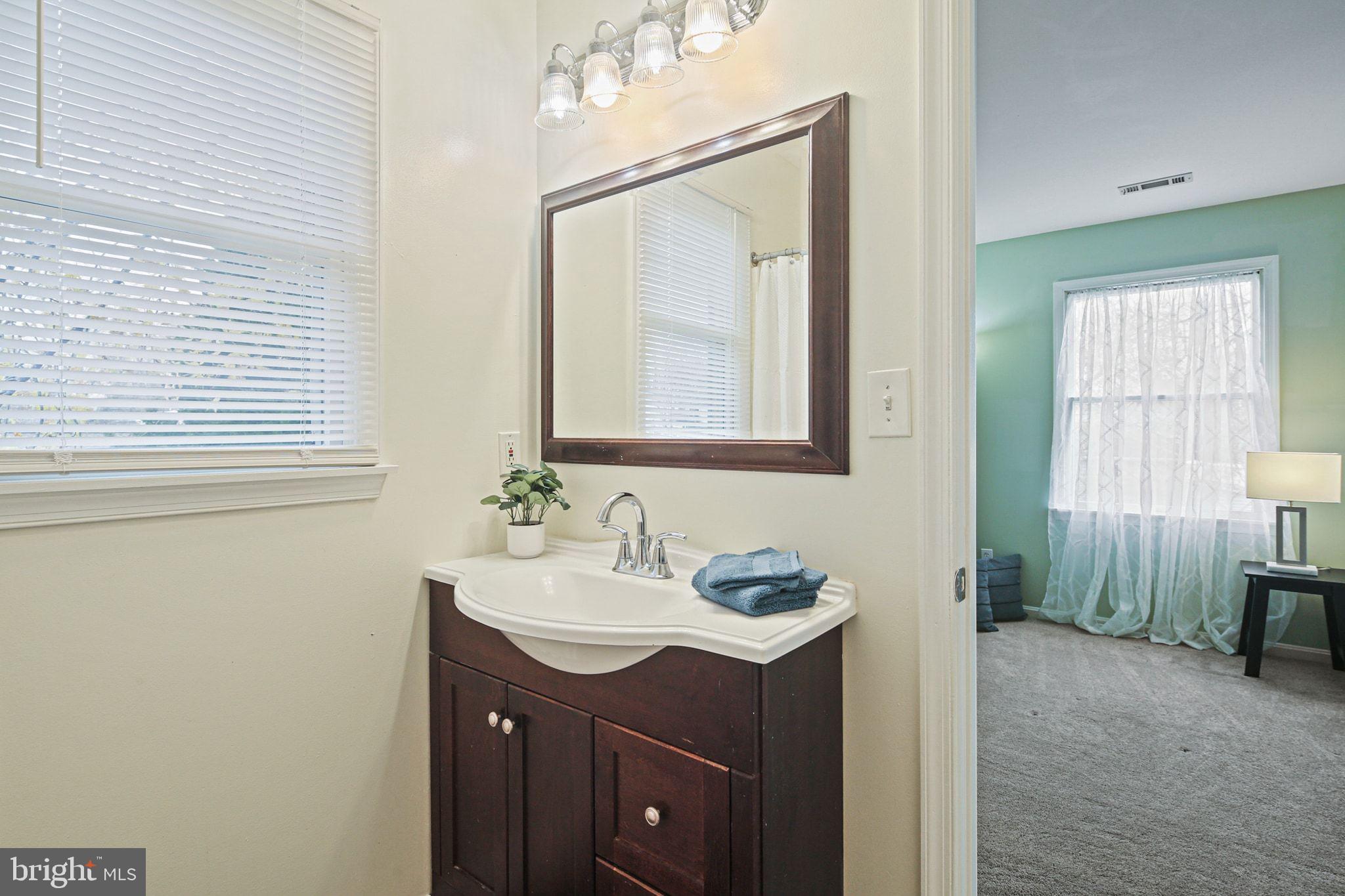 WOODLAND BEACH - Residential