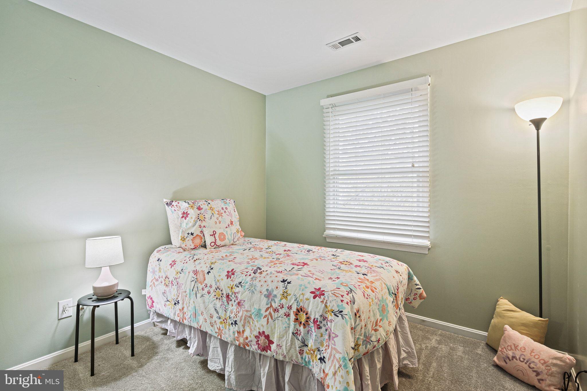 WOODLAND BEACH - Residential