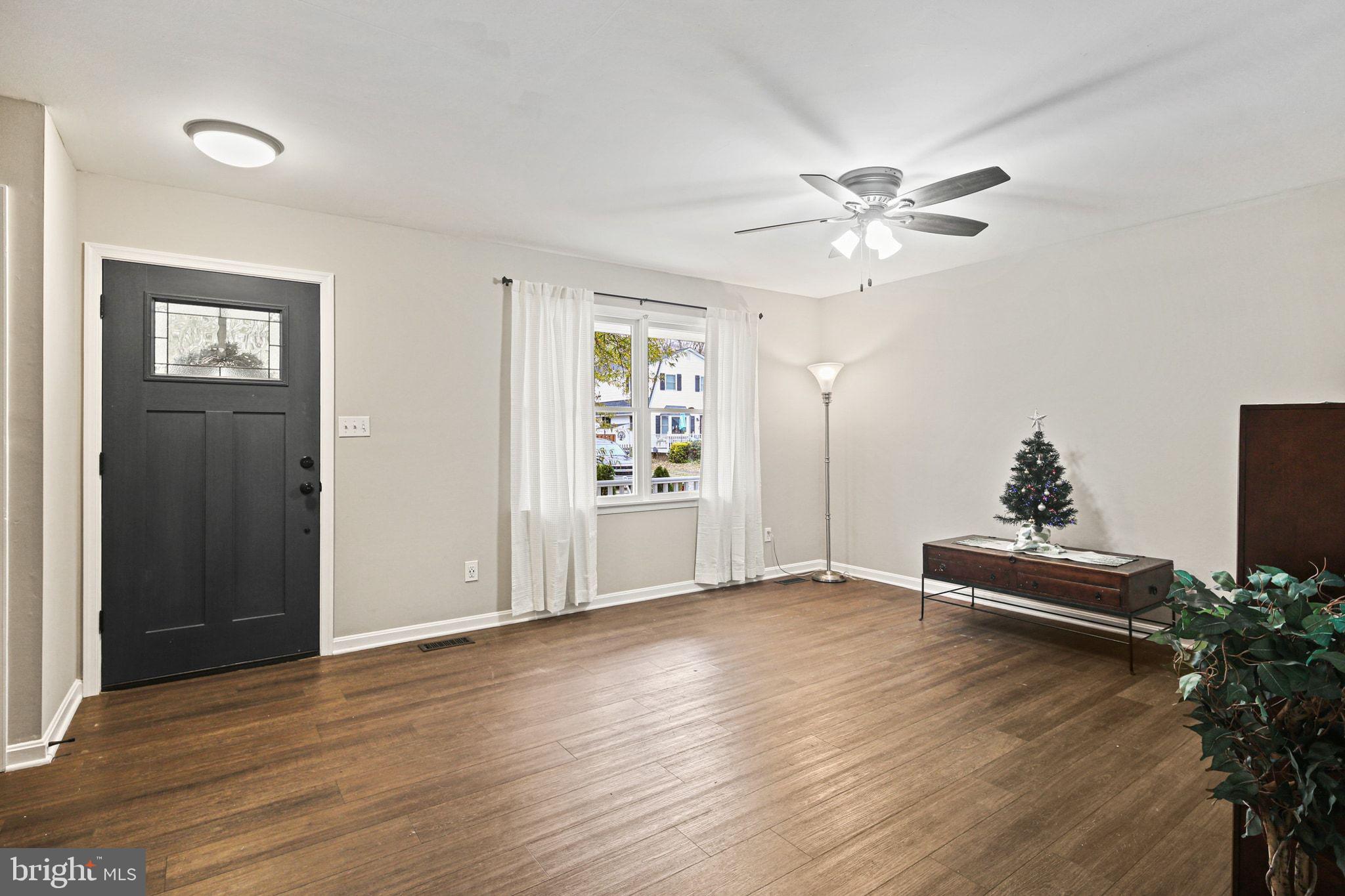 WOODLAND BEACH - Residential