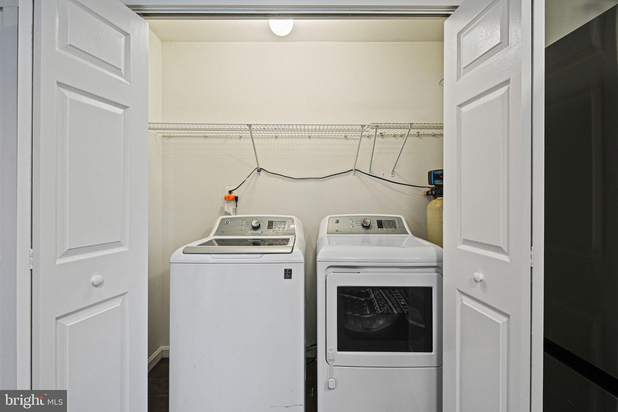 WOODLAND BEACH - Residential