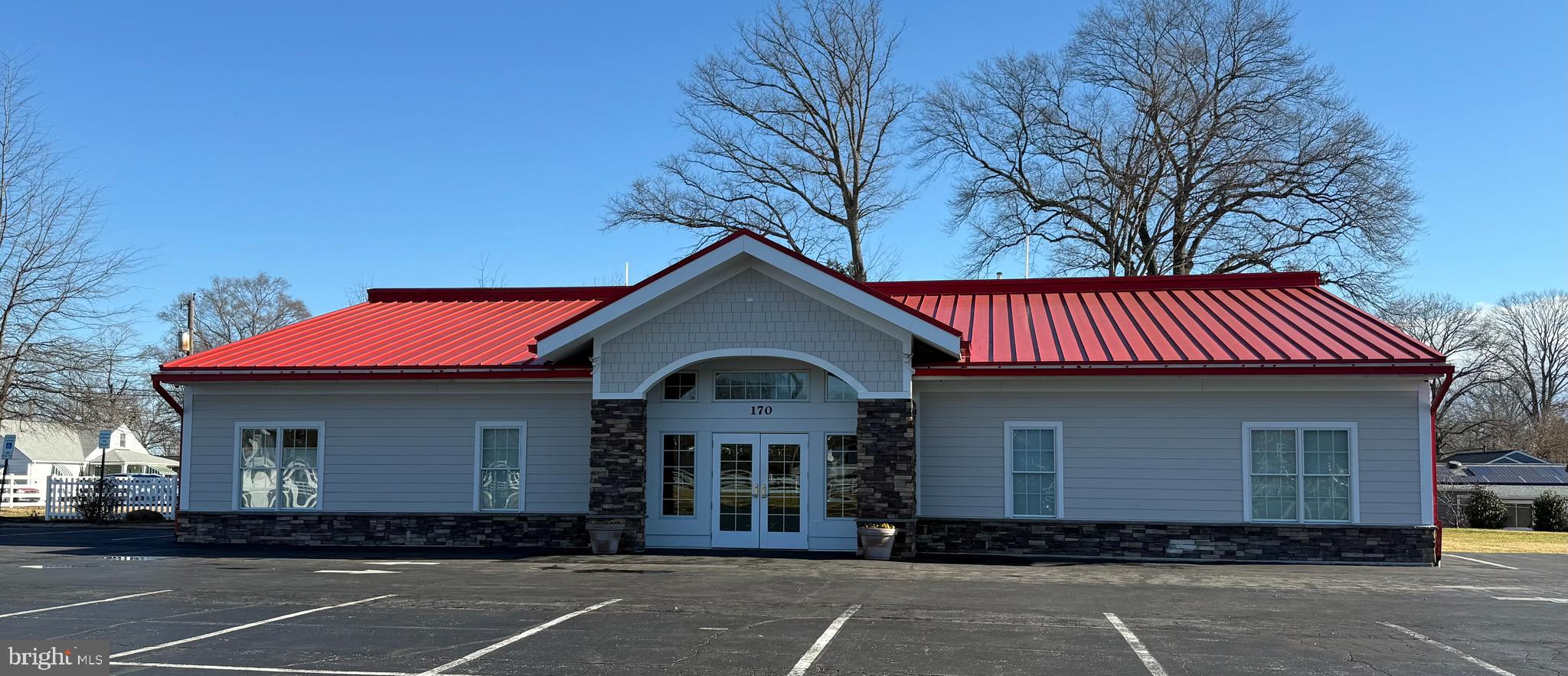 WOODLAND BEACH - Residential