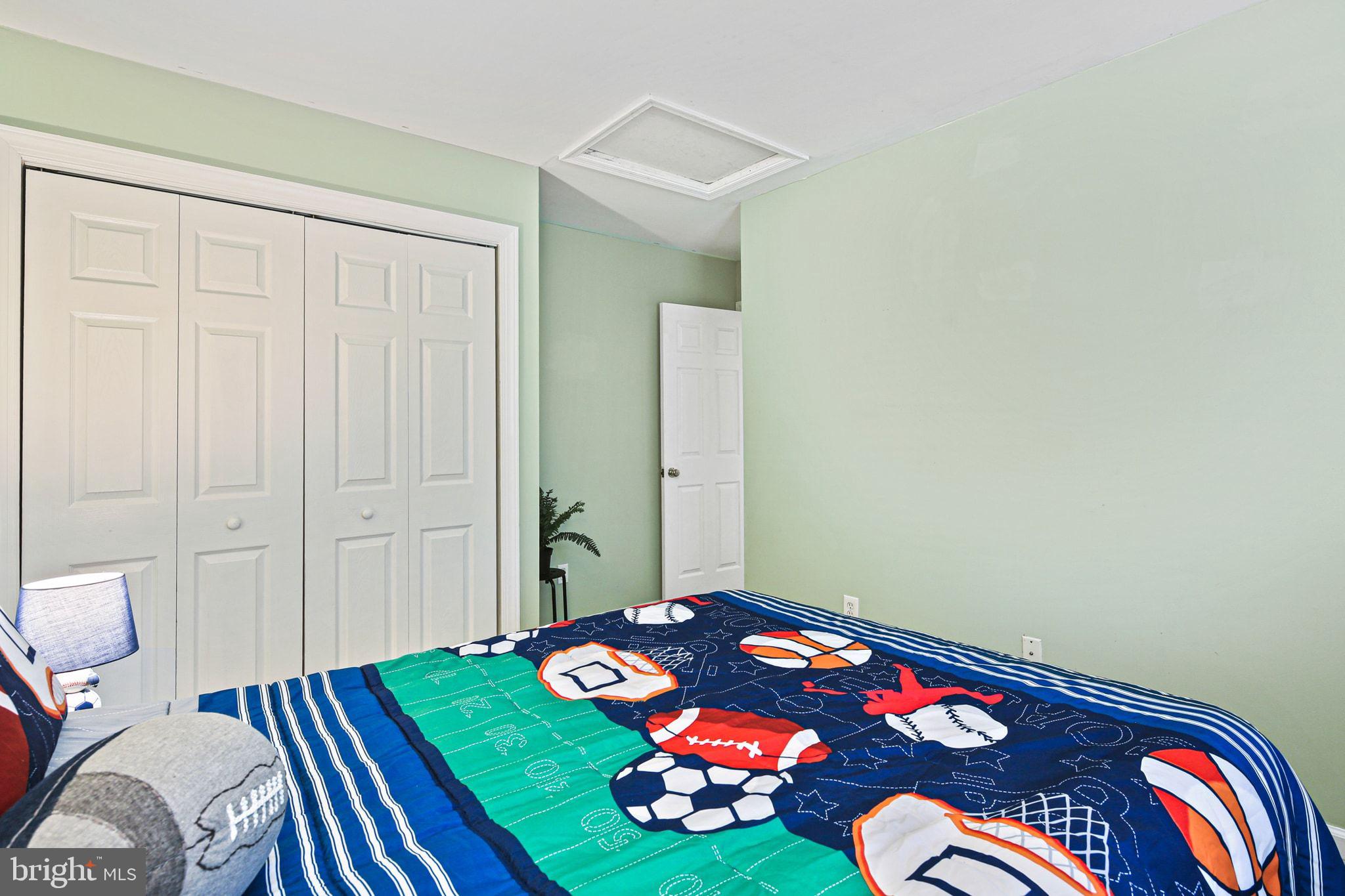 WOODLAND BEACH - Residential