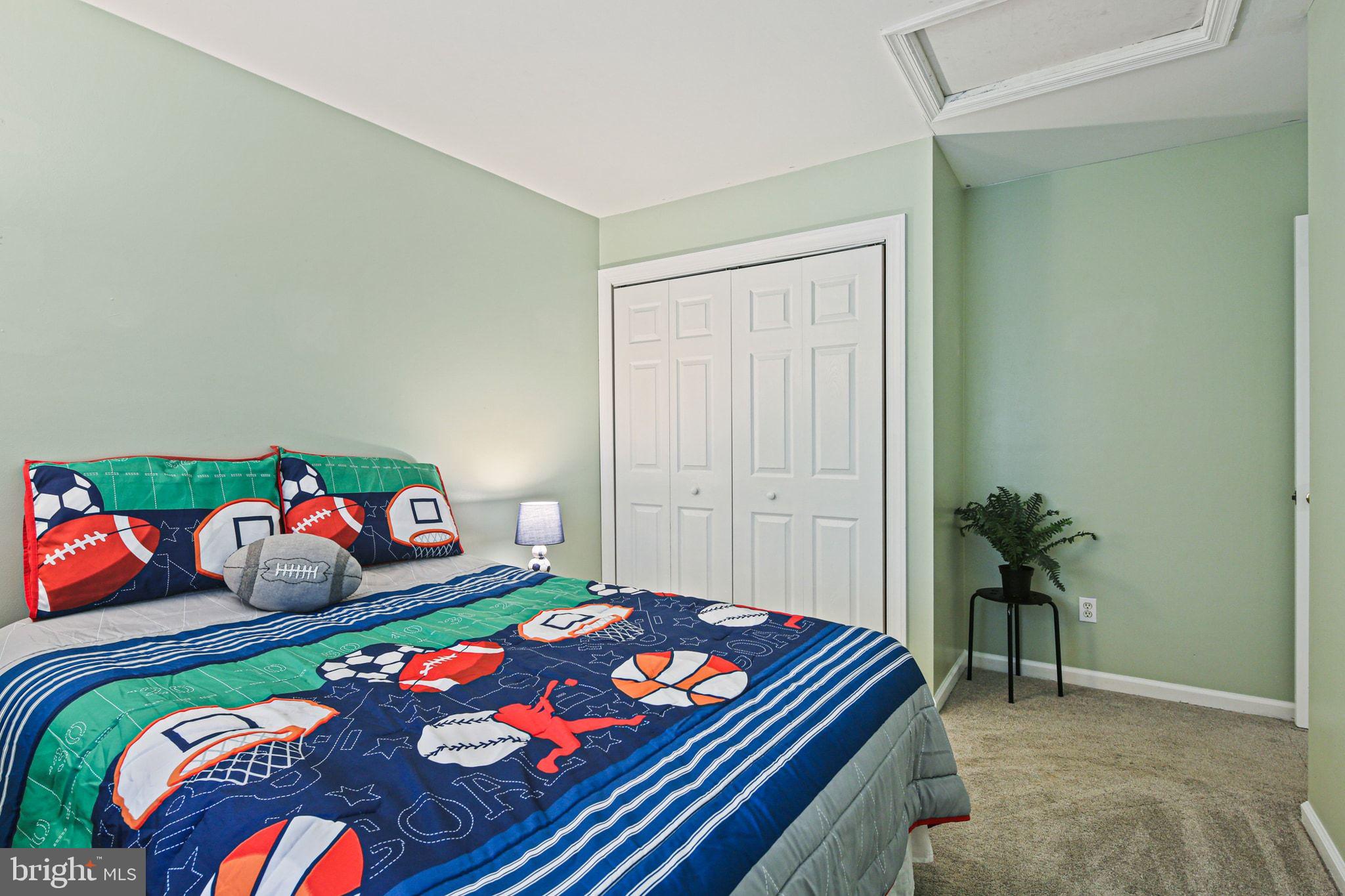 WOODLAND BEACH - Residential