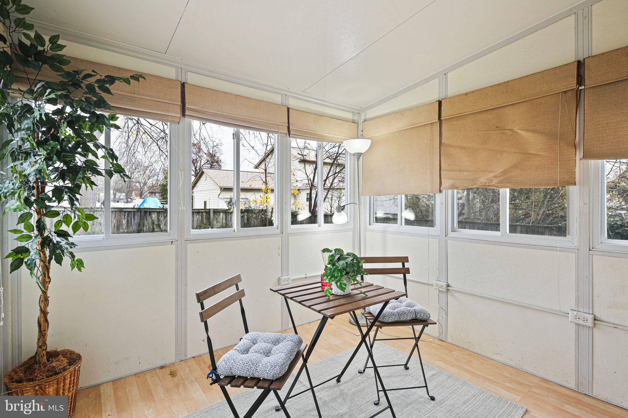 WOODLAND BEACH - Residential