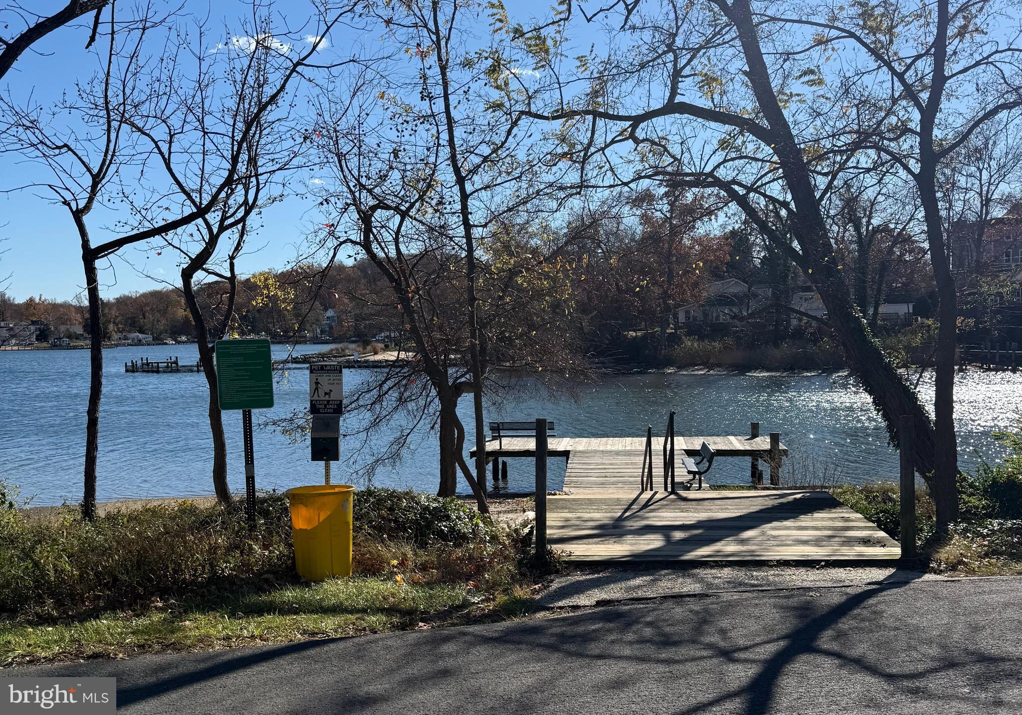 WOODLAND BEACH - Residential