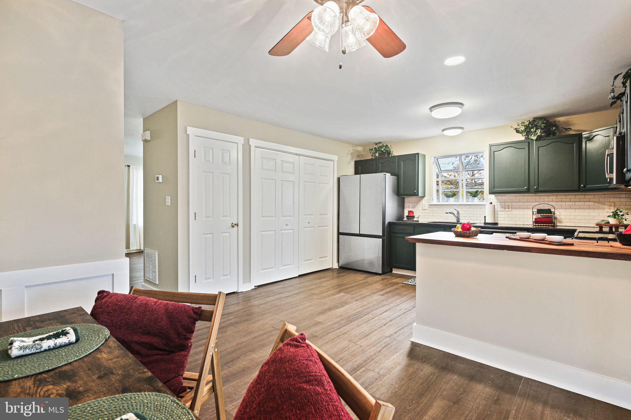 WOODLAND BEACH - Residential