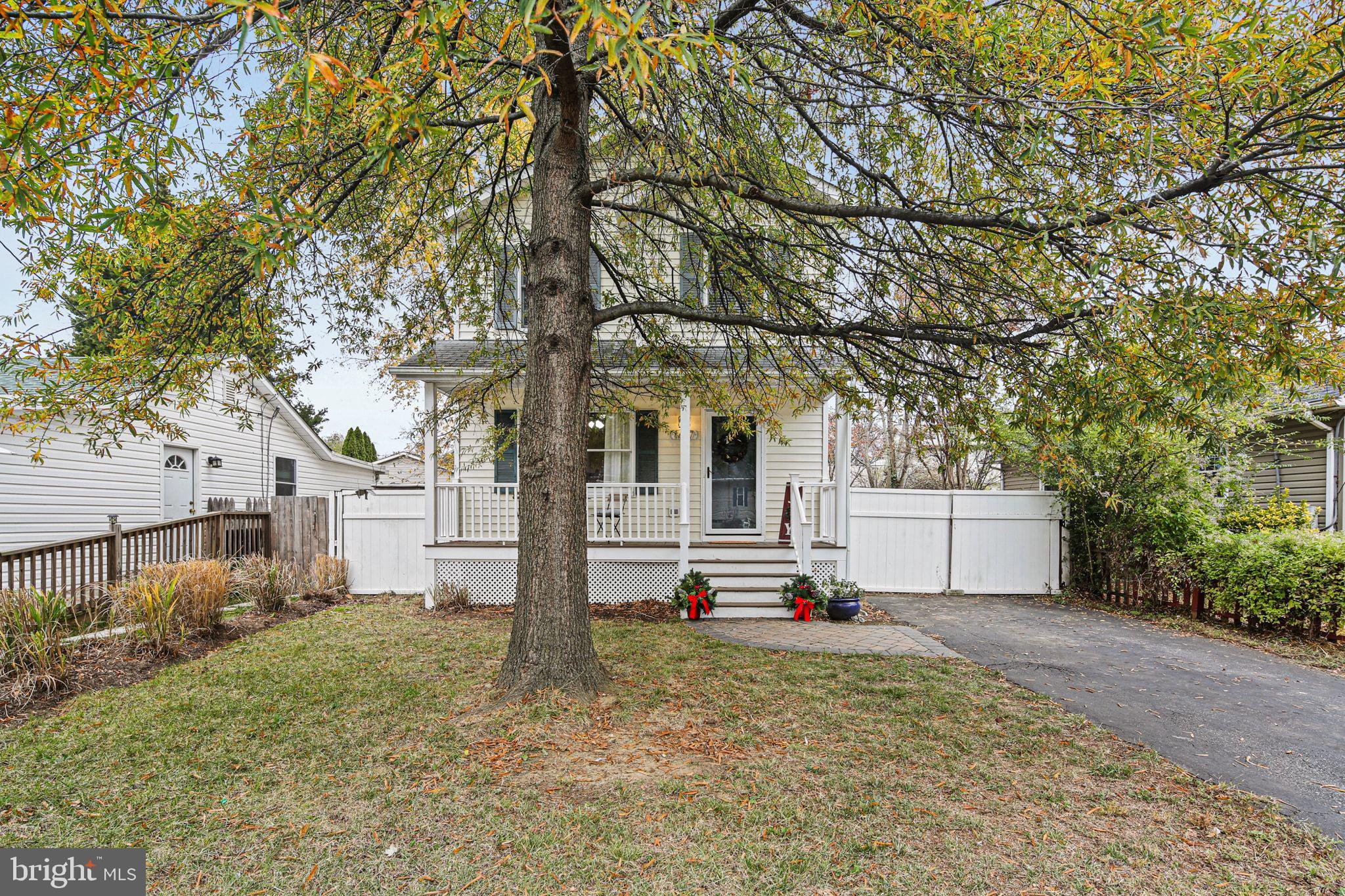 WOODLAND BEACH - Residential