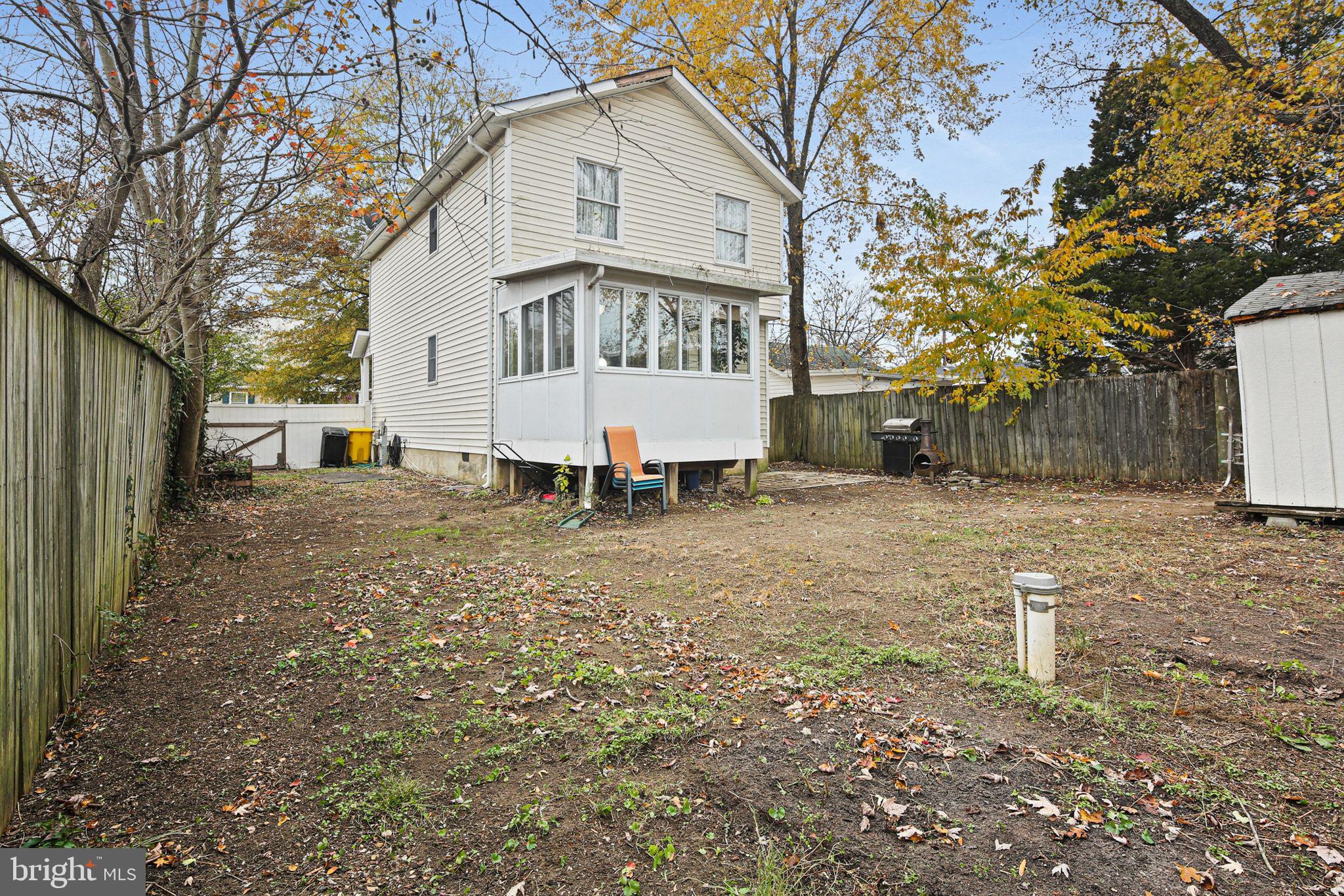 WOODLAND BEACH - Residential