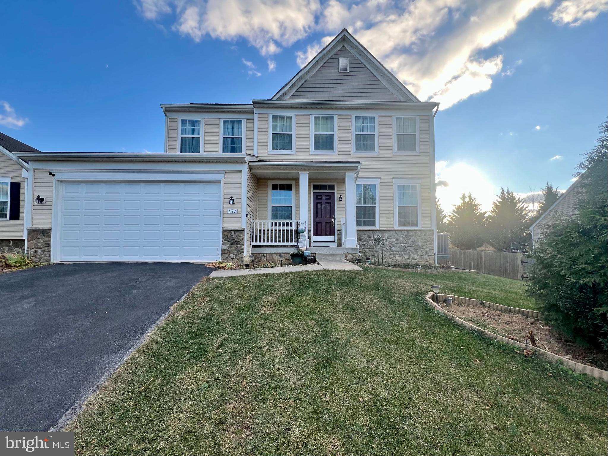 697 BENTLEY DRIVE