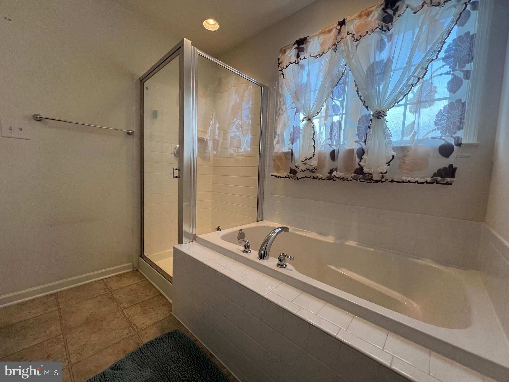 BENTWOOD ESTATES - Residential Lease