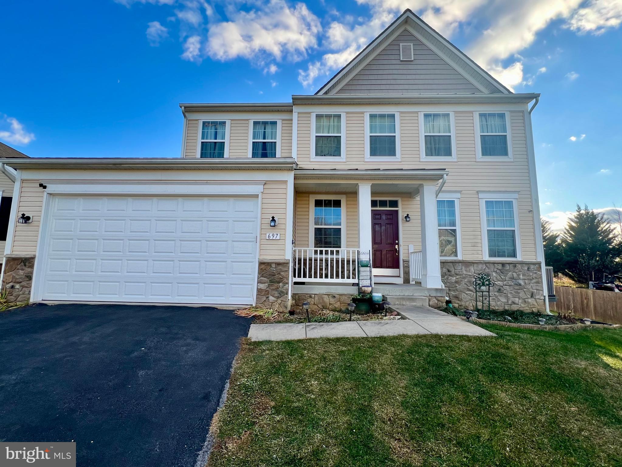 697 BENTLEY DRIVE
