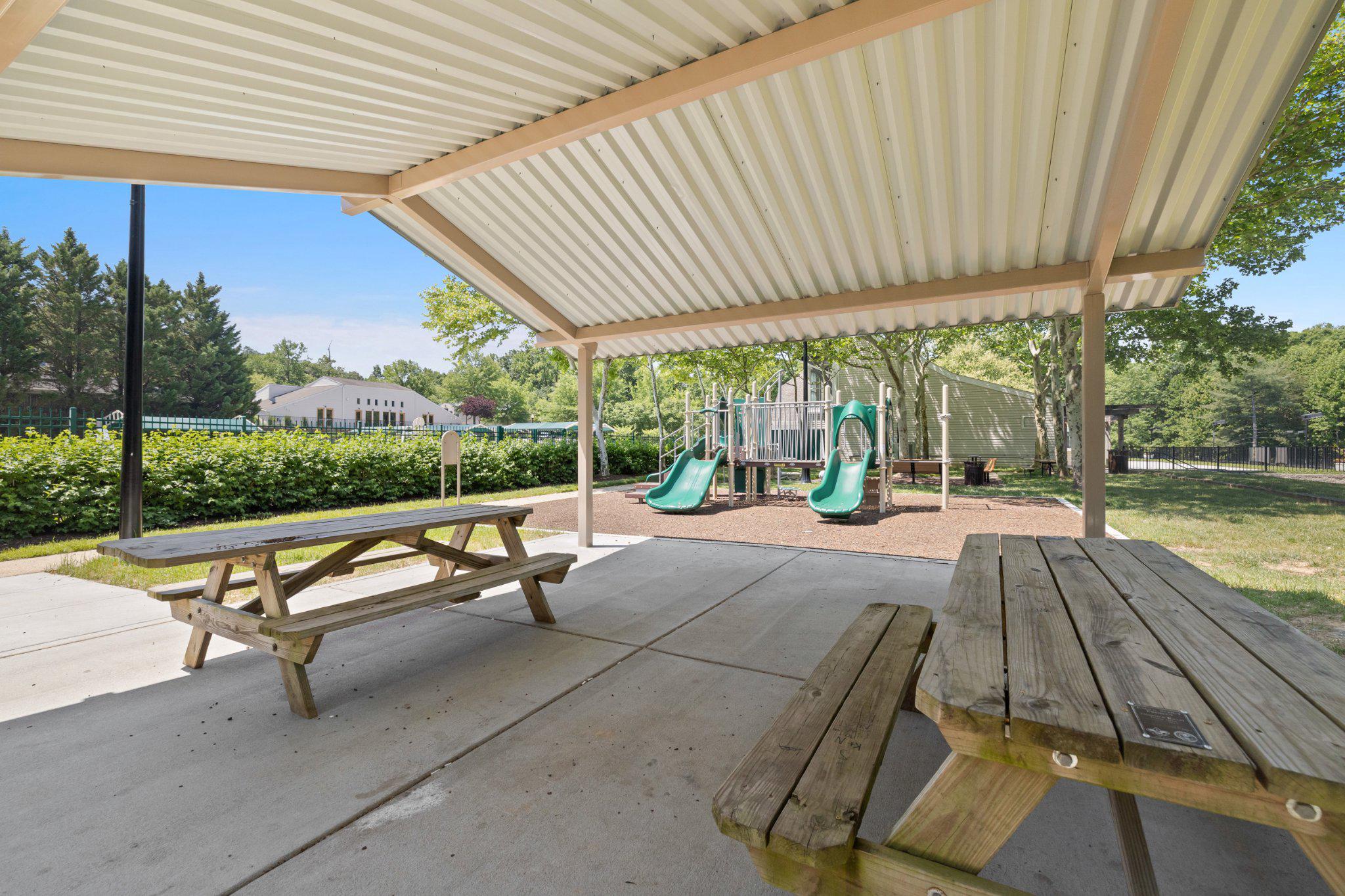 RUSSETT - Residential