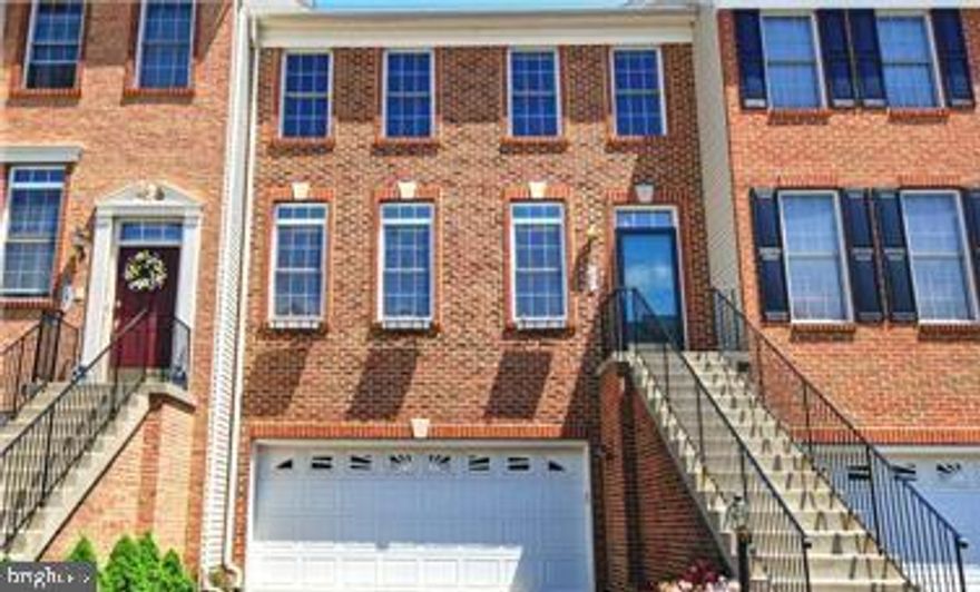 AVAIL SEPT 1ST! GREAT SCHOOLS, WALK TO NEIGHBORHOOD AMENITIES INCLUDING POOL, TENNIS, BASKETBALL COURTS; HARDWOODS ON ENTIRE MN LVL; GOURMET KITCHEN W/ SS APPLIANCES, GRANITE AND UPGRADED CABINETRY; VAULTED CEILINGS IN EVERY BEDROOM; OWNER'S STE W/ HUGE W; LARGE REC ROOM WITH FULL BATH ON W/O LOWER LVL WITH FENCED-IN REAR YARD; HUGE DECK ACROSS ENTIRE BACK OF HOME. YOU WILL LOVE THIS HOME!