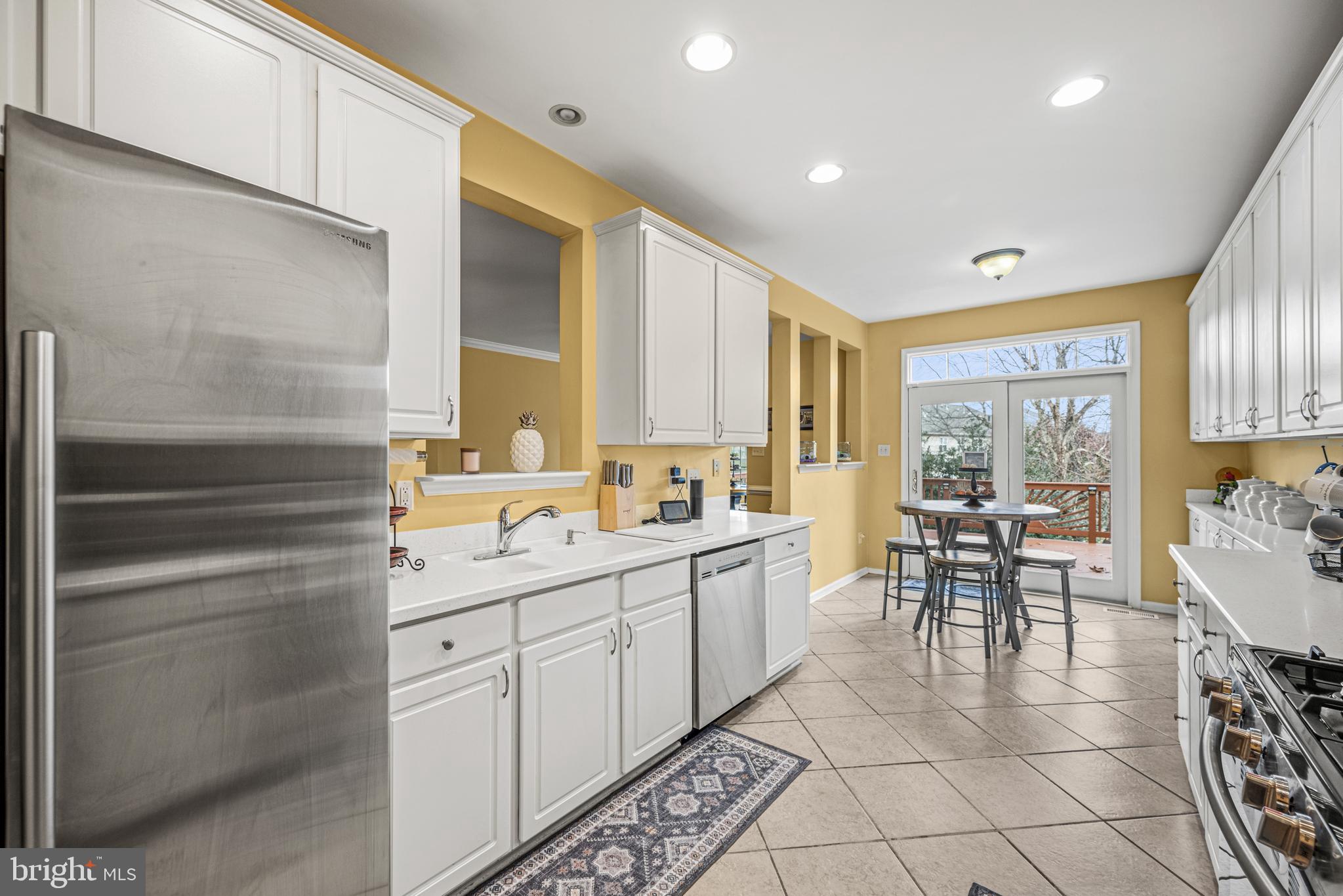 COLLEGE HILLS - Residential