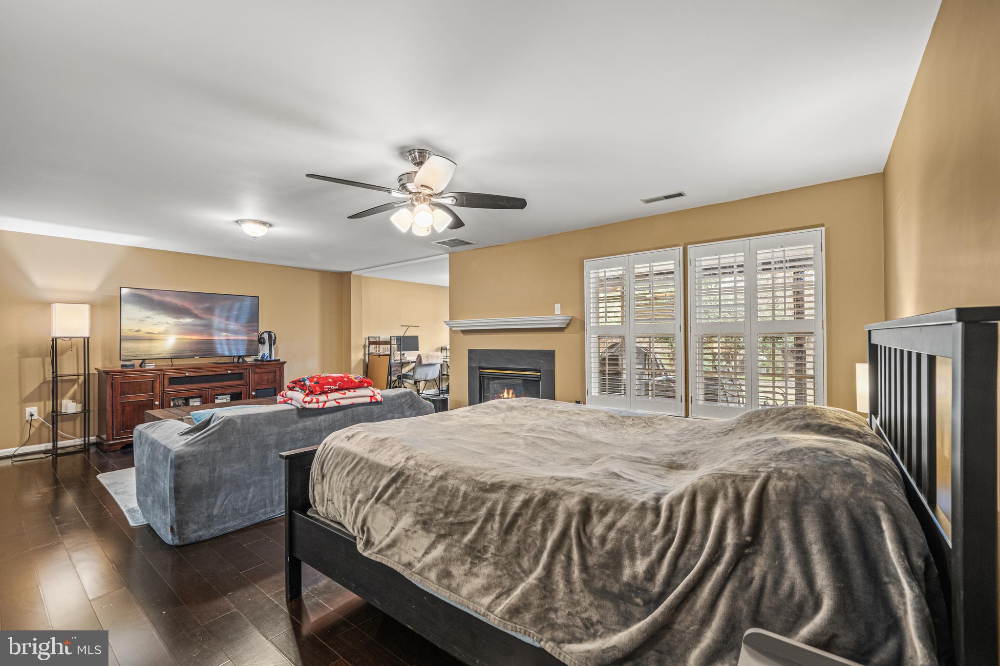 COLLEGE HILLS - Residential